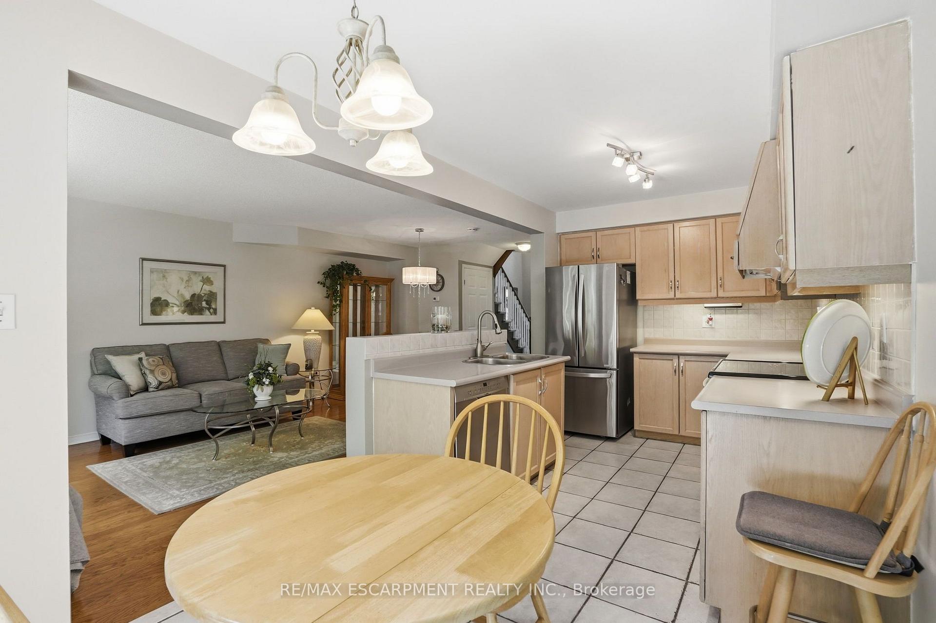 Photo 12 of Unit 9, 819 Upper Paradise Road, Hamilton, Gilkson — HOMEH