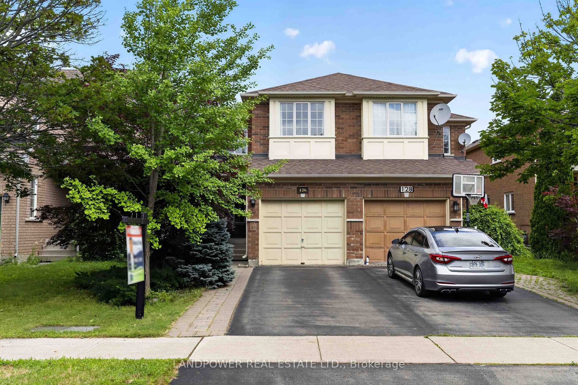 Photo 2 of 126 Rideau Drive, Richmond Hill, Langstaff — HOMEH