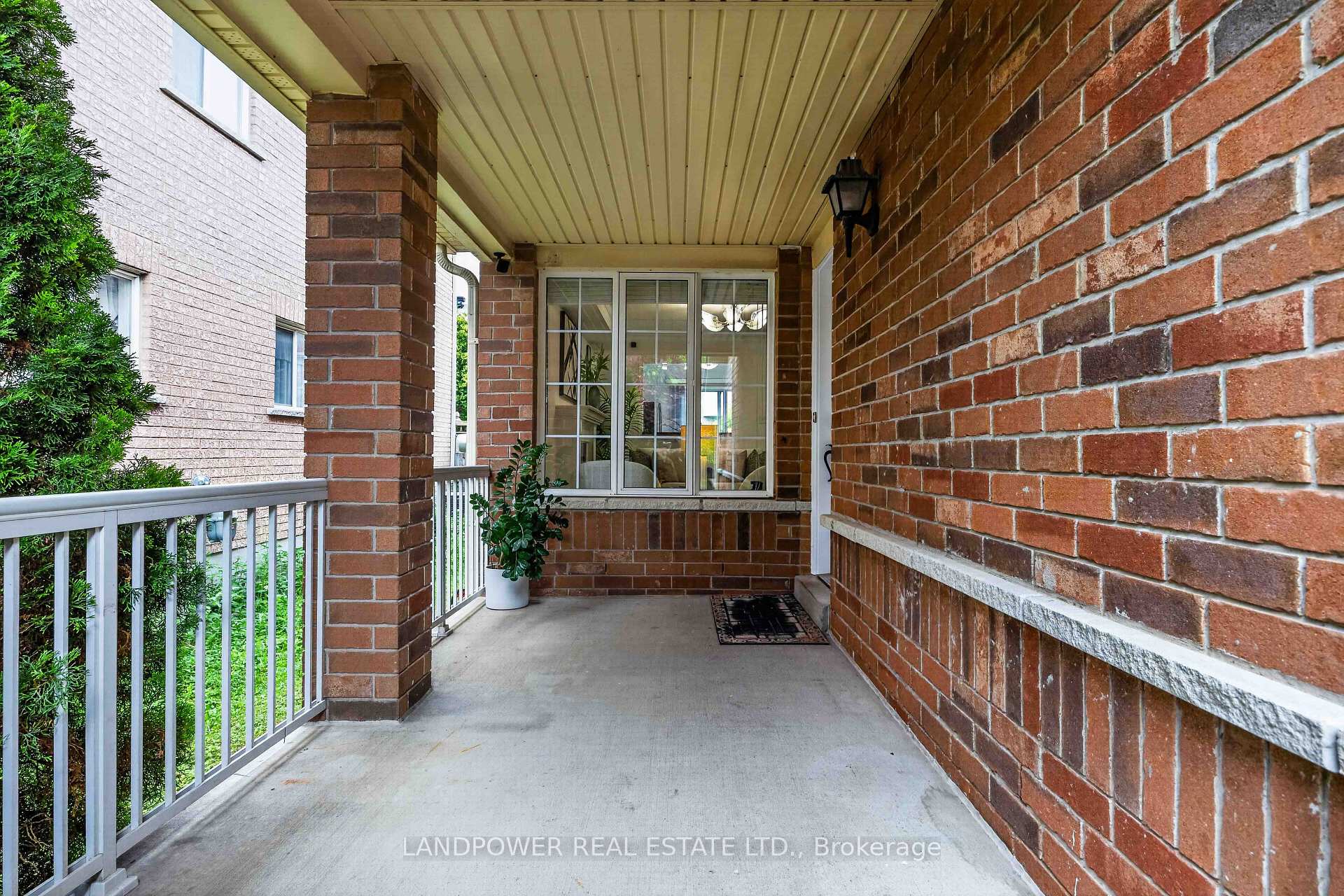 Photo 4 of 126 Rideau Drive, Richmond Hill, Langstaff — HOMEH
