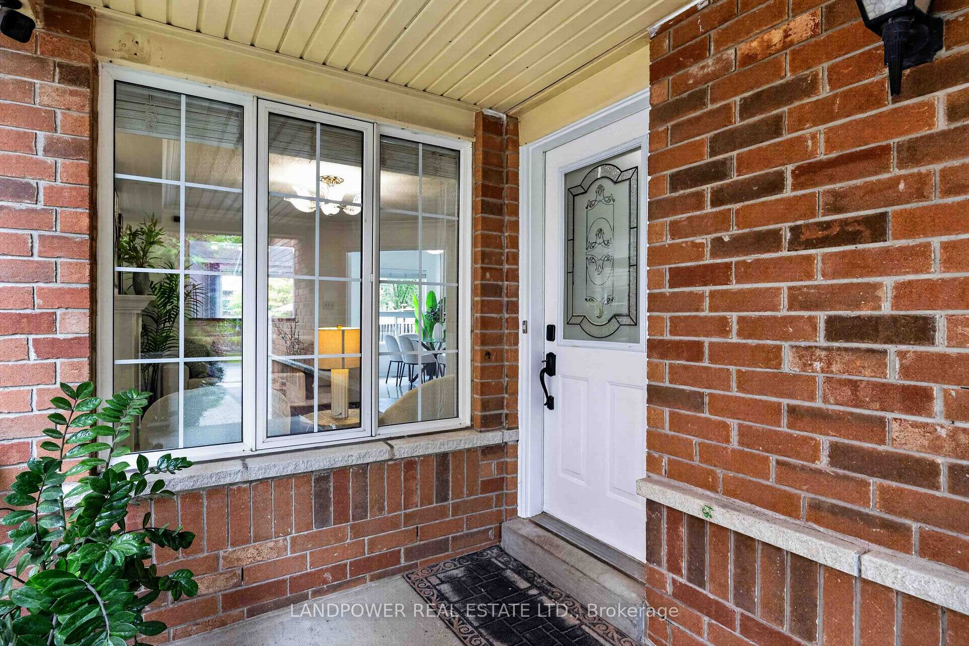 Photo 5 of 126 Rideau Drive, Richmond Hill, Langstaff — HOMEH