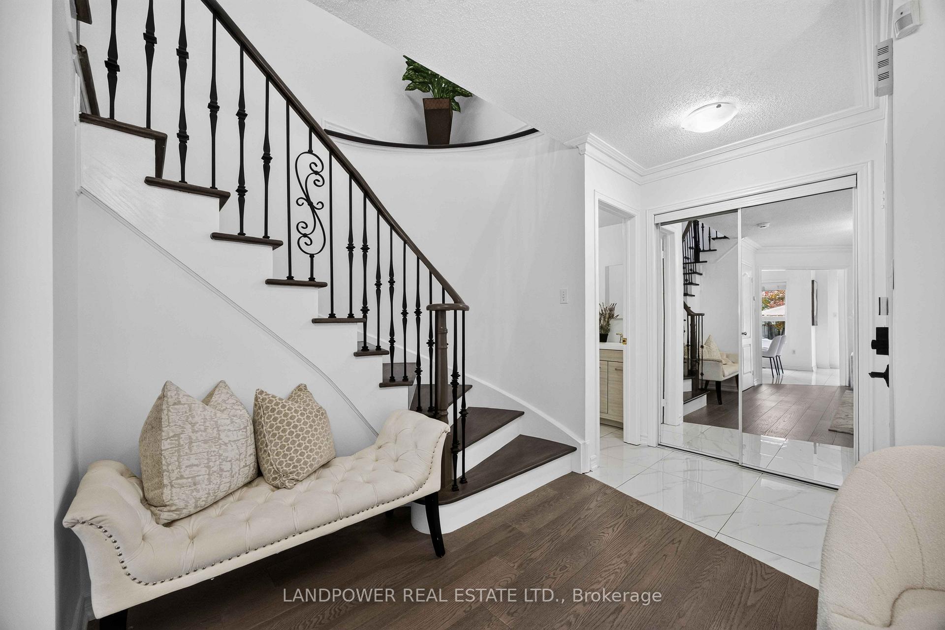 Photo 7 of 126 Rideau Drive, Richmond Hill, Langstaff — HOMEH
