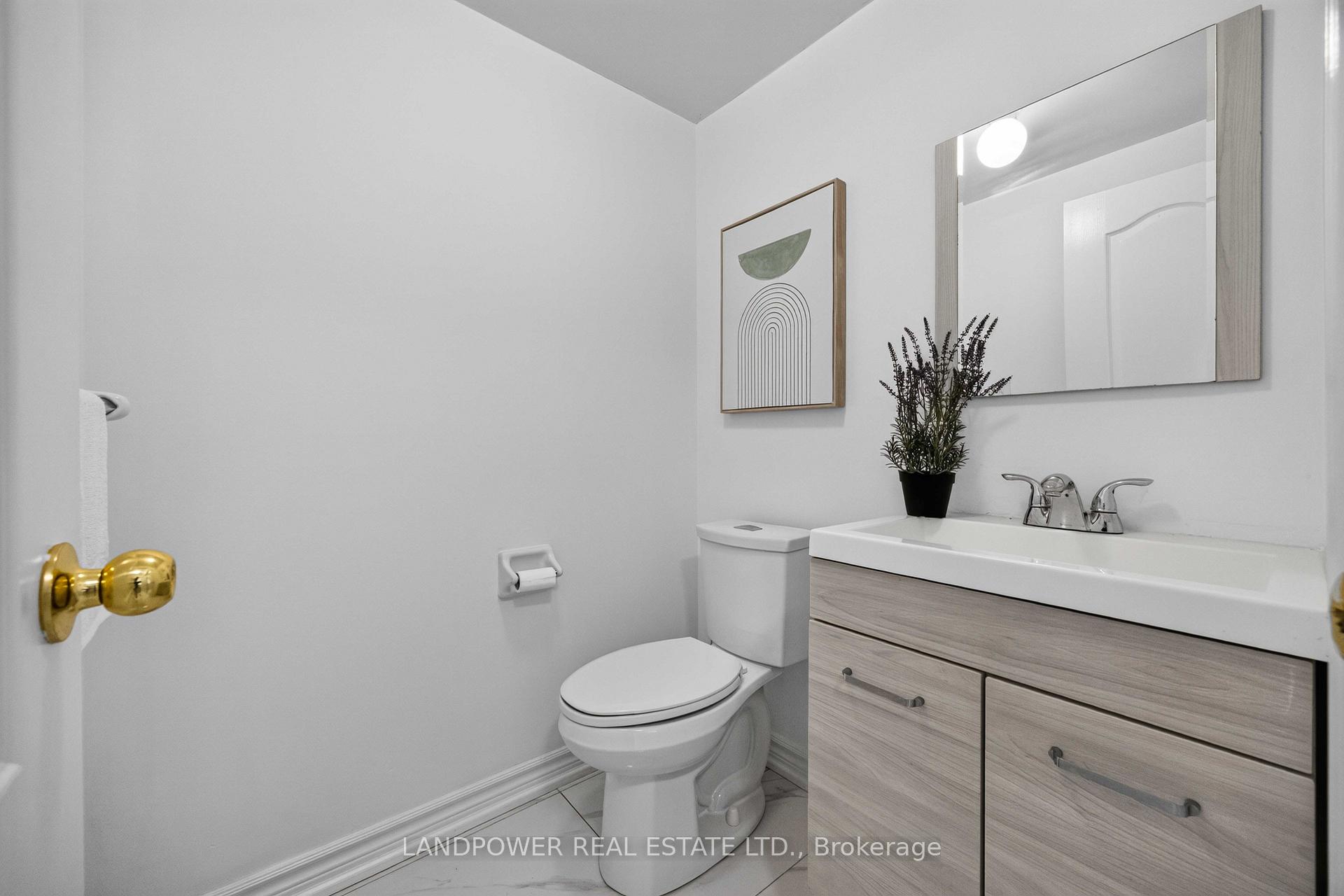 Photo 8 of 126 Rideau Drive, Richmond Hill, Langstaff — HOMEH
