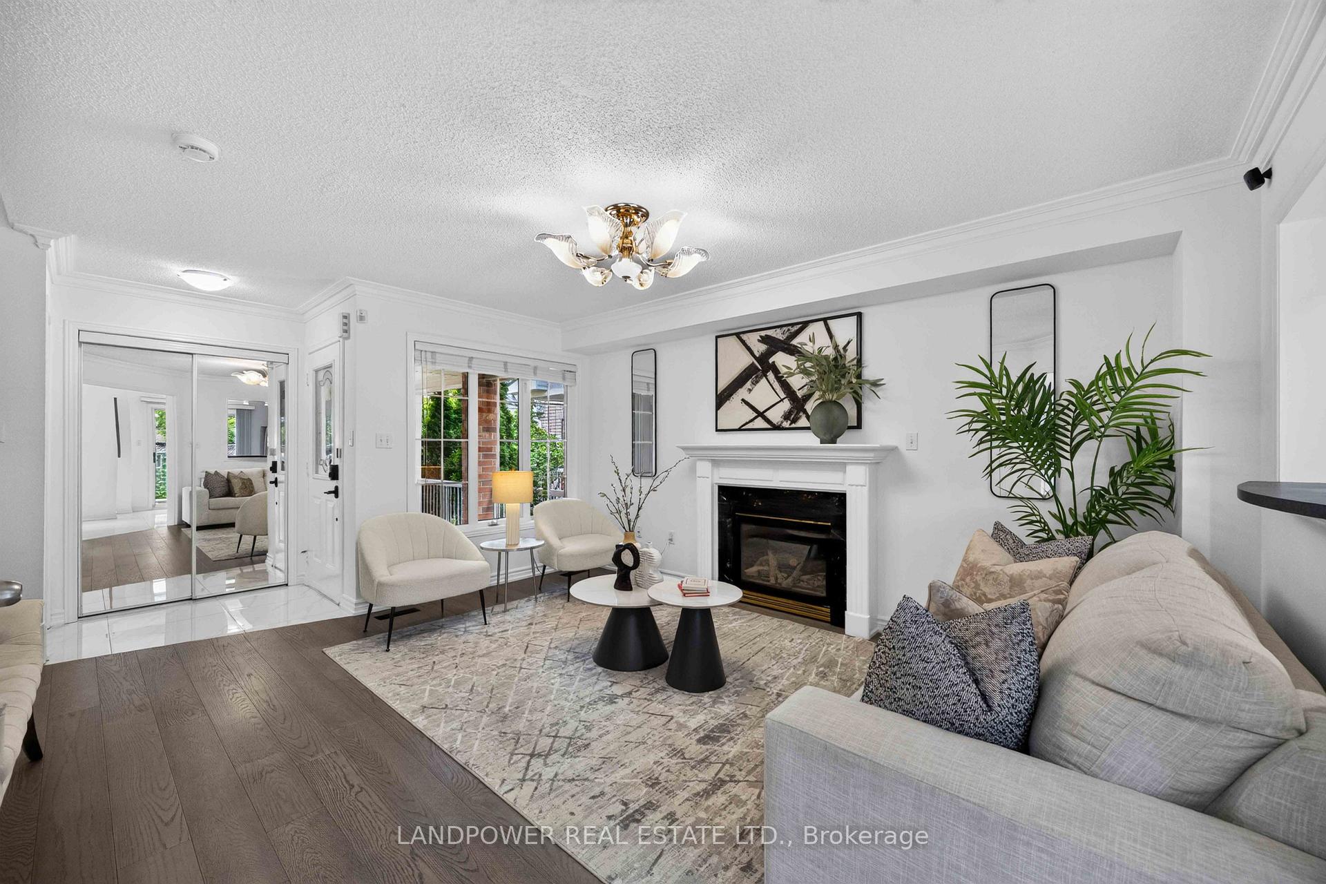 Photo 11 of 126 Rideau Drive, Richmond Hill, Langstaff — HOMEH