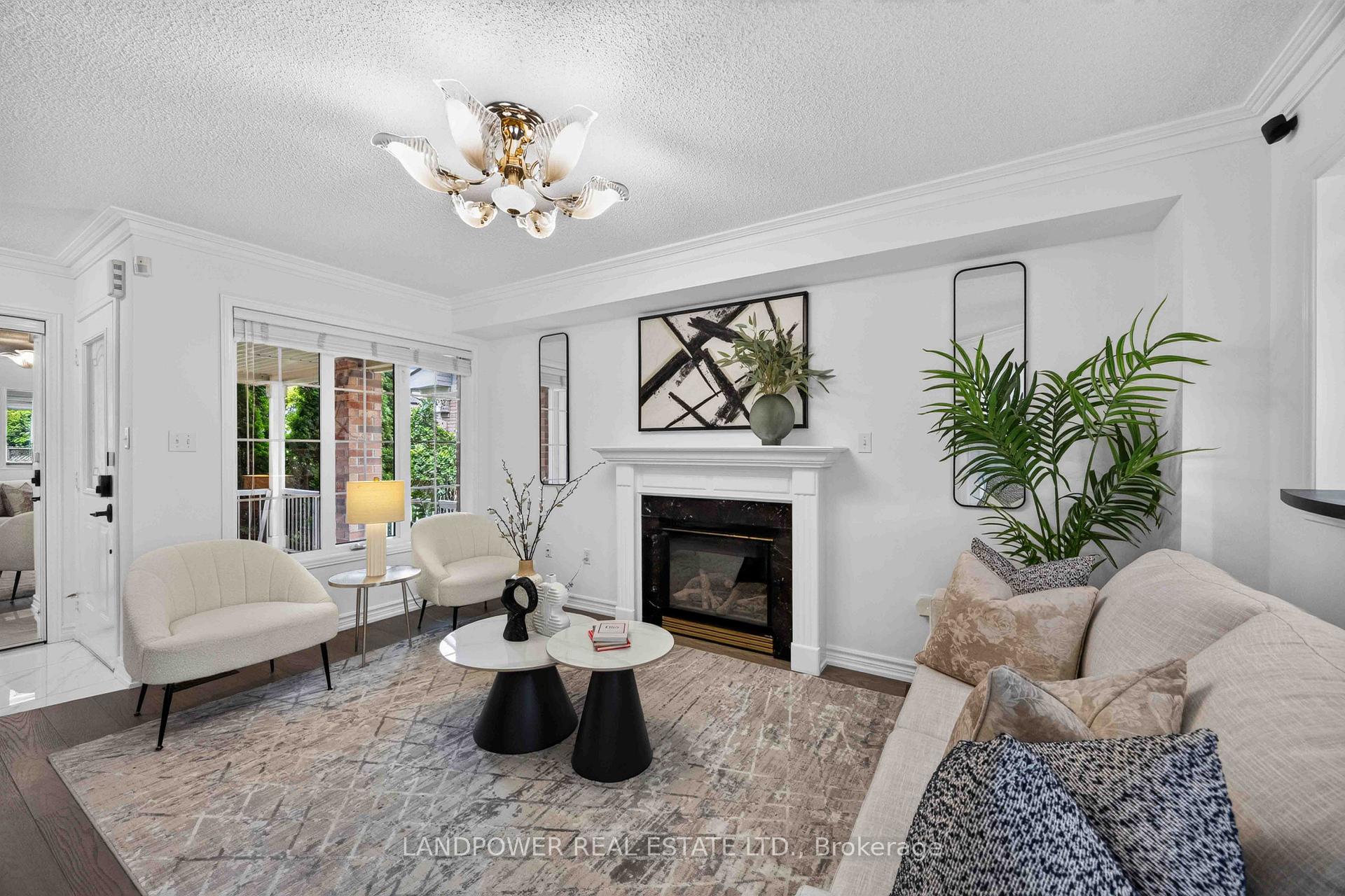 Photo 12 of 126 Rideau Drive, Richmond Hill, Langstaff — HOMEH