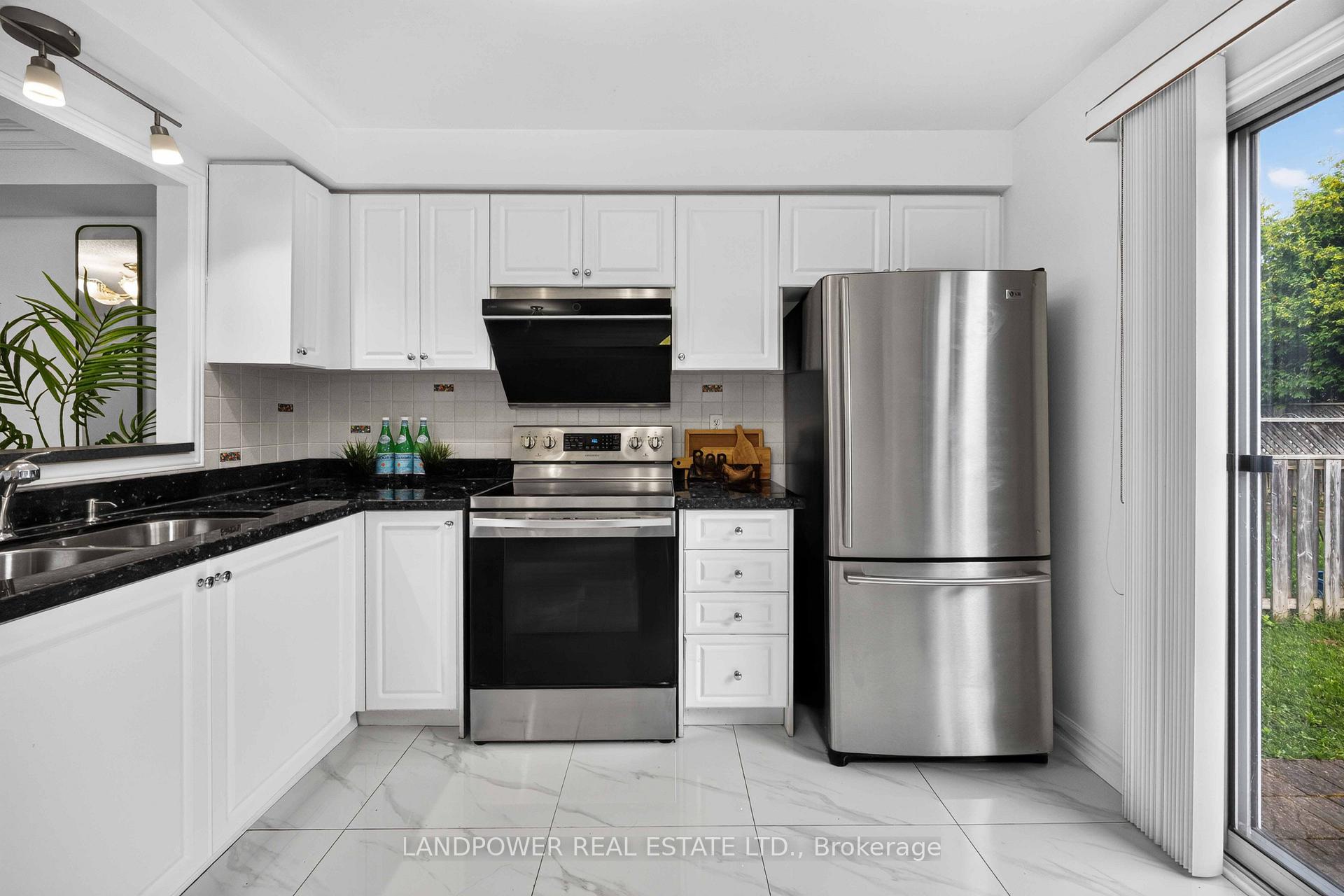Photo 18 of 126 Rideau Drive, Richmond Hill, Langstaff — HOMEH