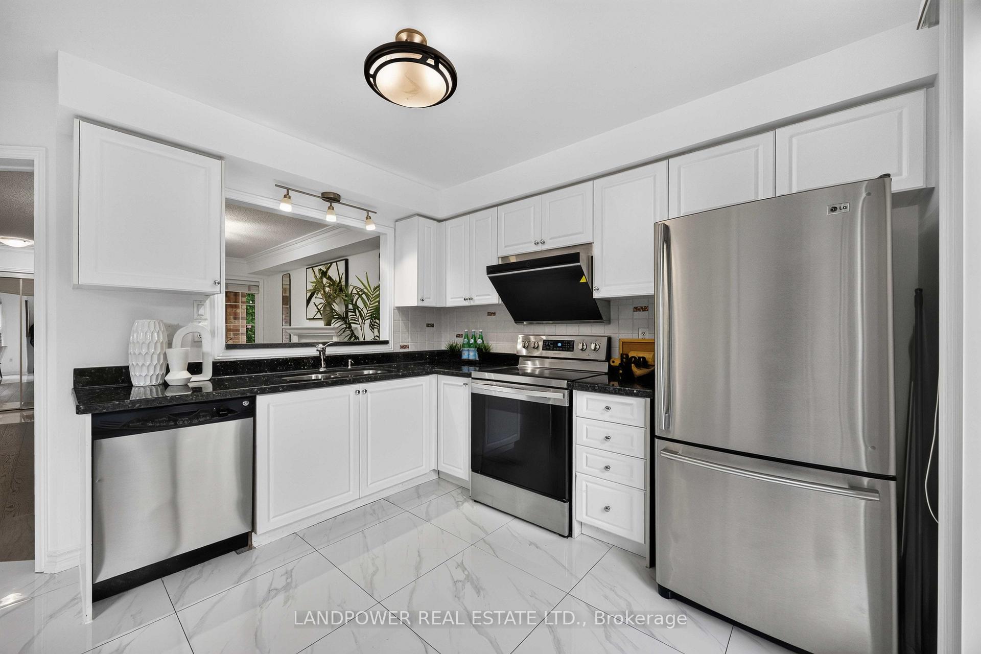 Photo 20 of 126 Rideau Drive, Richmond Hill, Langstaff — HOMEH