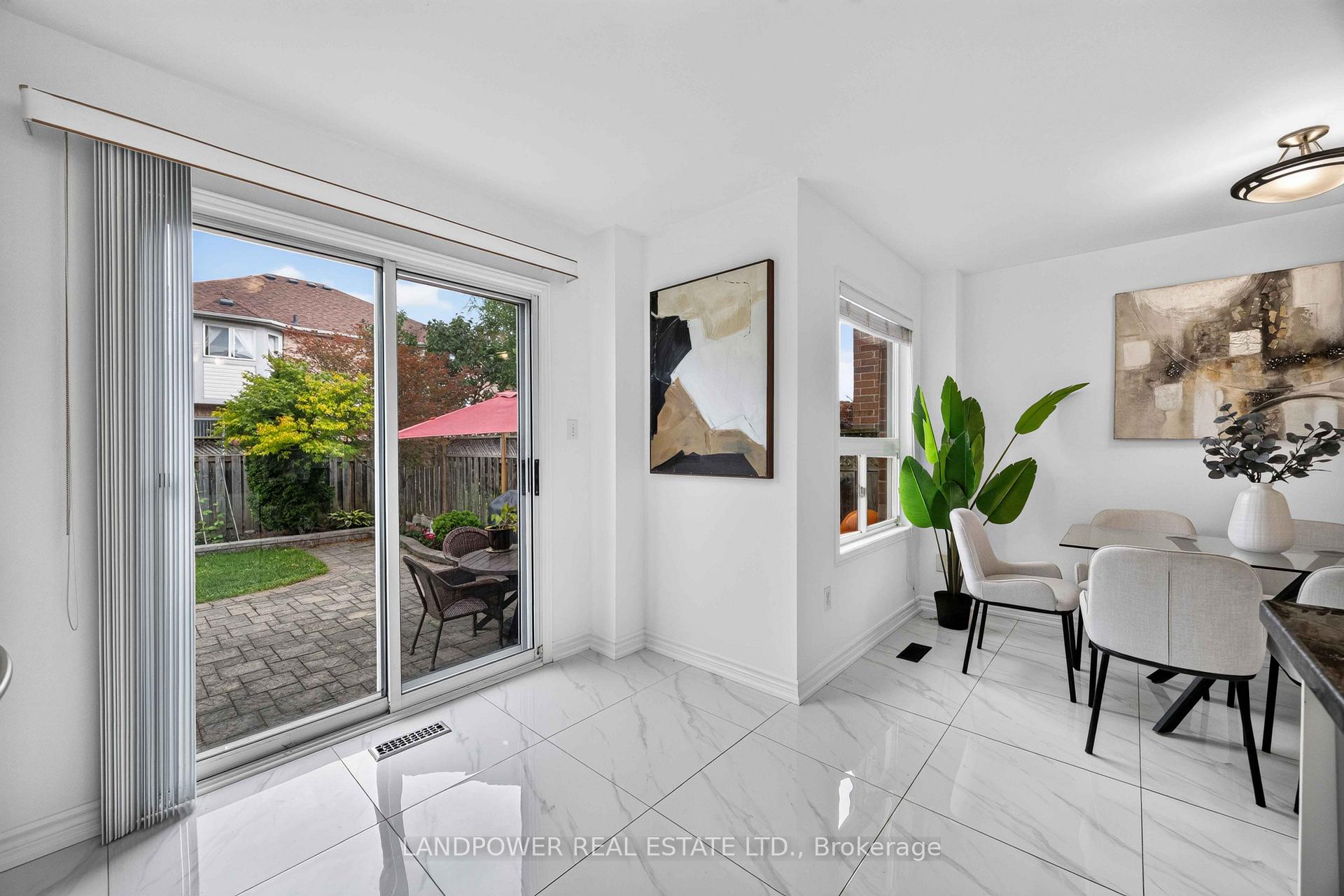 Photo 22 of 126 Rideau Drive, Richmond Hill, Langstaff — HOMEH
