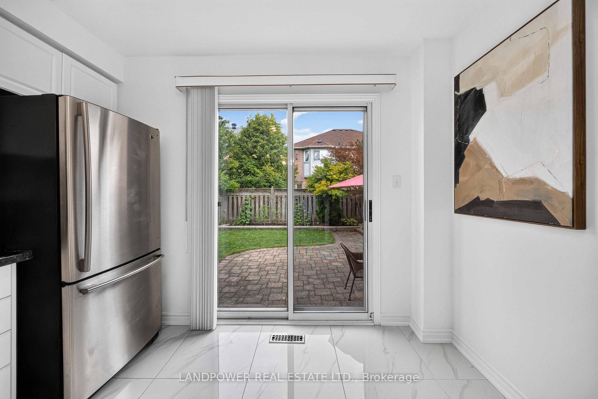 Photo 23 of 126 Rideau Drive, Richmond Hill, Langstaff — HOMEH