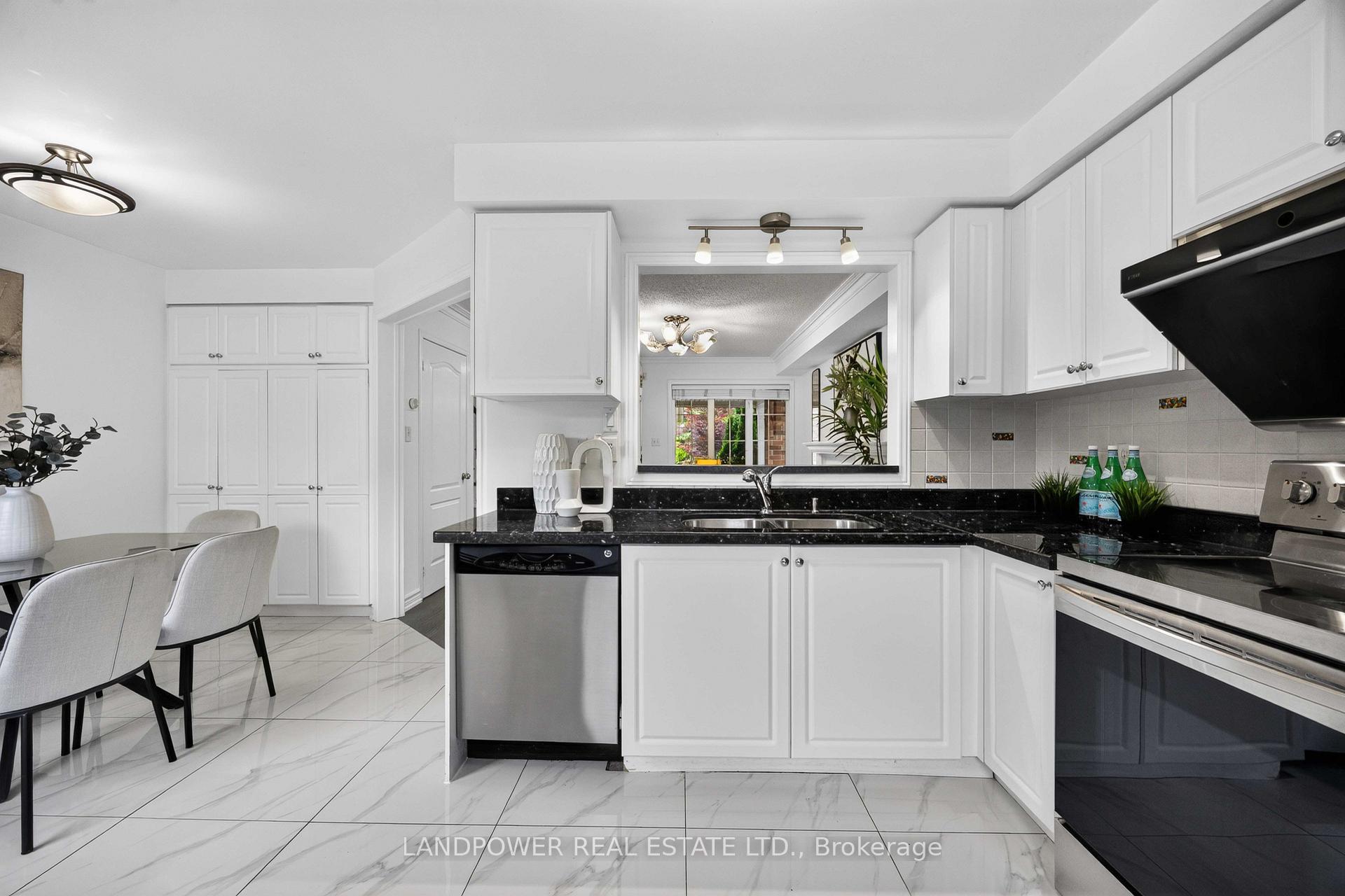 Photo 24 of 126 Rideau Drive, Richmond Hill, Langstaff — HOMEH