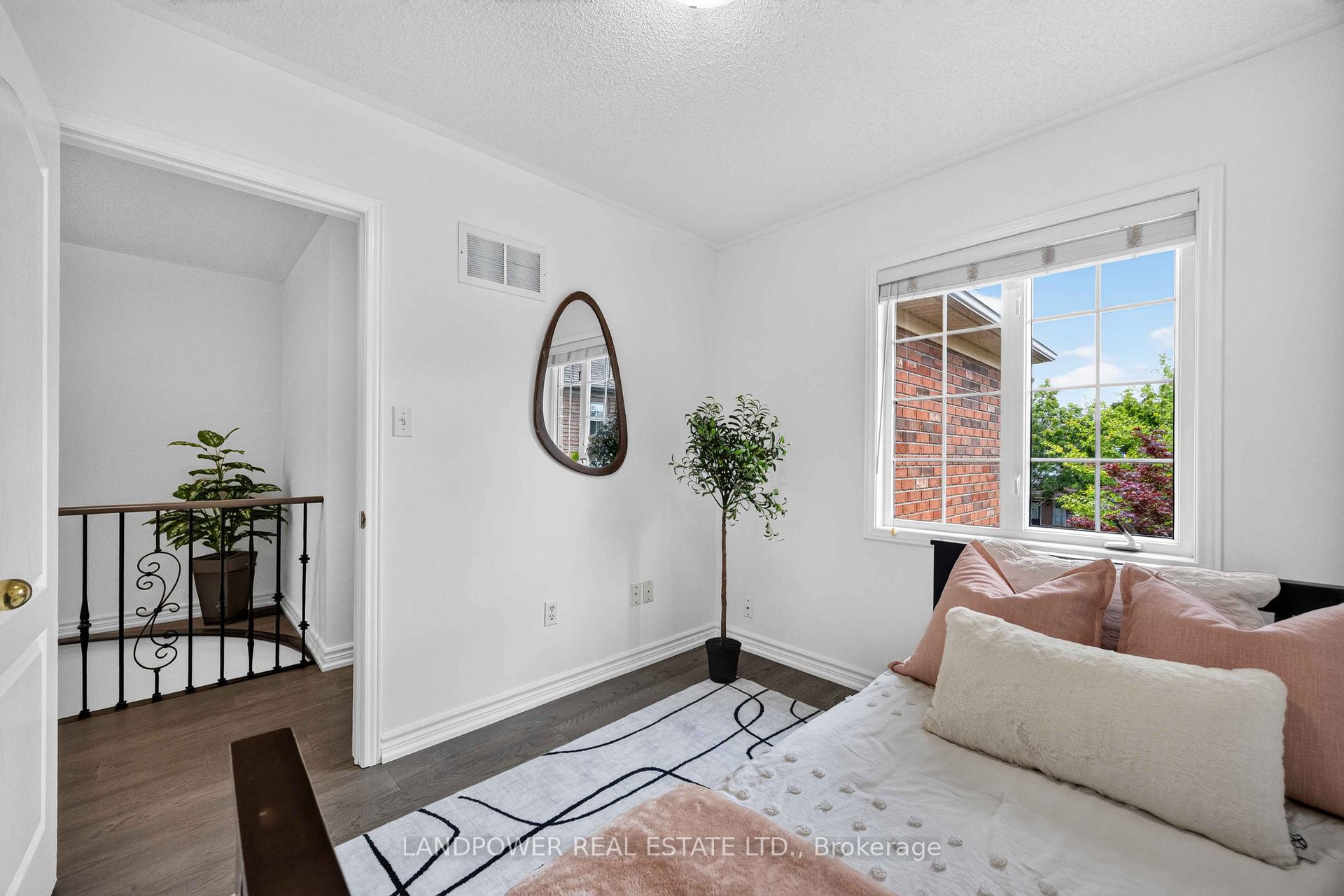 Photo 32 of 126 Rideau Drive, Richmond Hill, Langstaff — HOMEH