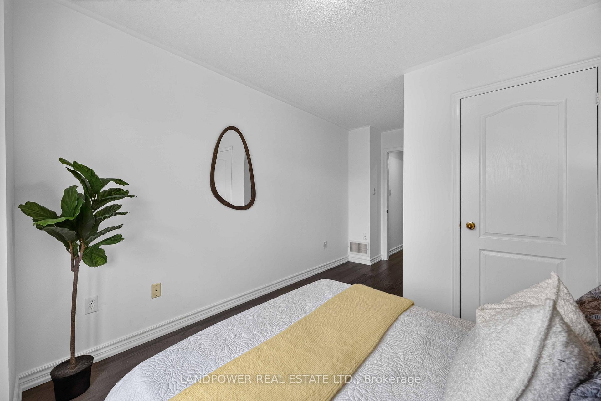 Photo 36 of 126 Rideau Drive, Richmond Hill, Langstaff — HOMEH