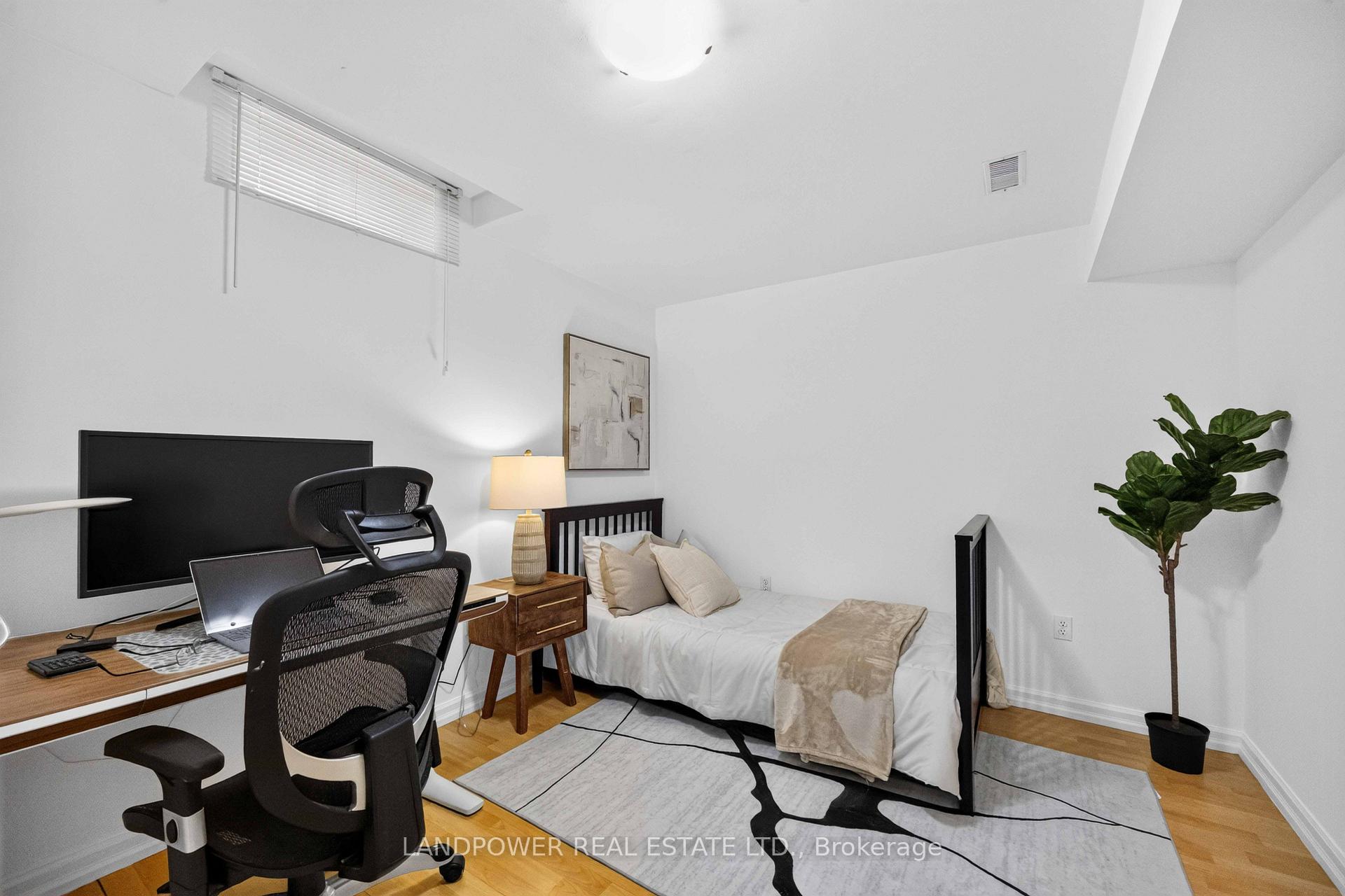 Photo 42 of 126 Rideau Drive, Richmond Hill, Langstaff — HOMEH
