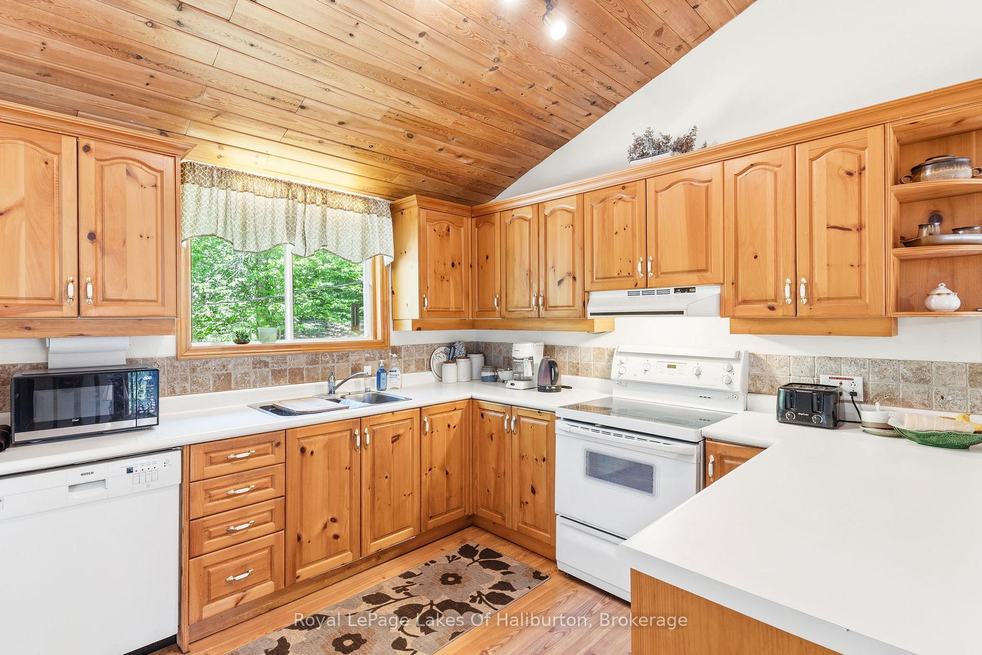 Photo 13 of 1349 Trellis Trail, Minden Hills, Anson — HOMEH