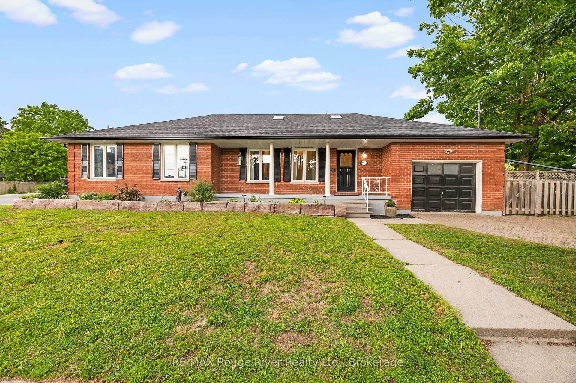 Front of 59 1/2 Victoria Avenue N