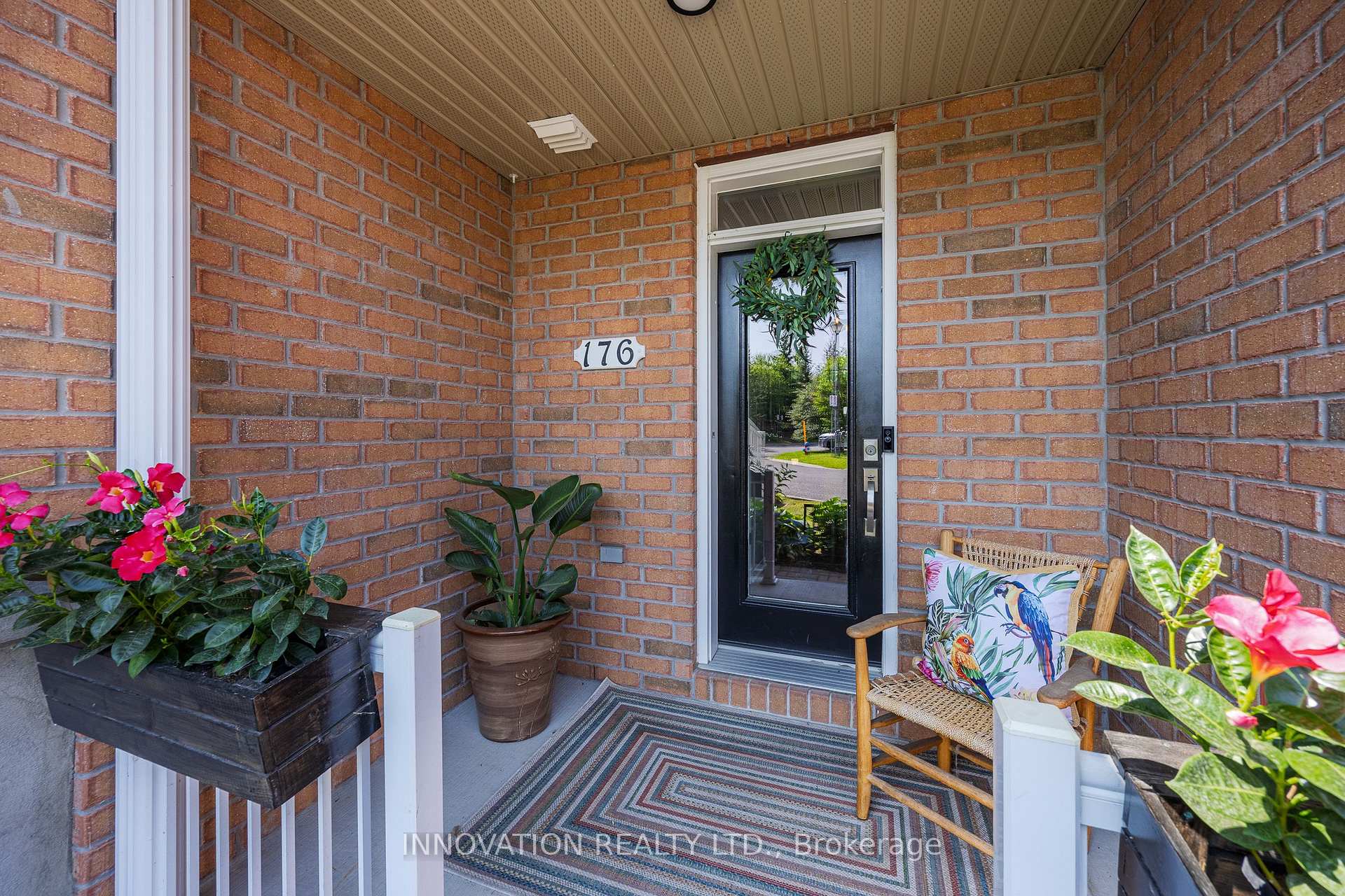 Photo 3 of 176 Parkrose Private, Ottawa, Chatelaine Village — HOMEH