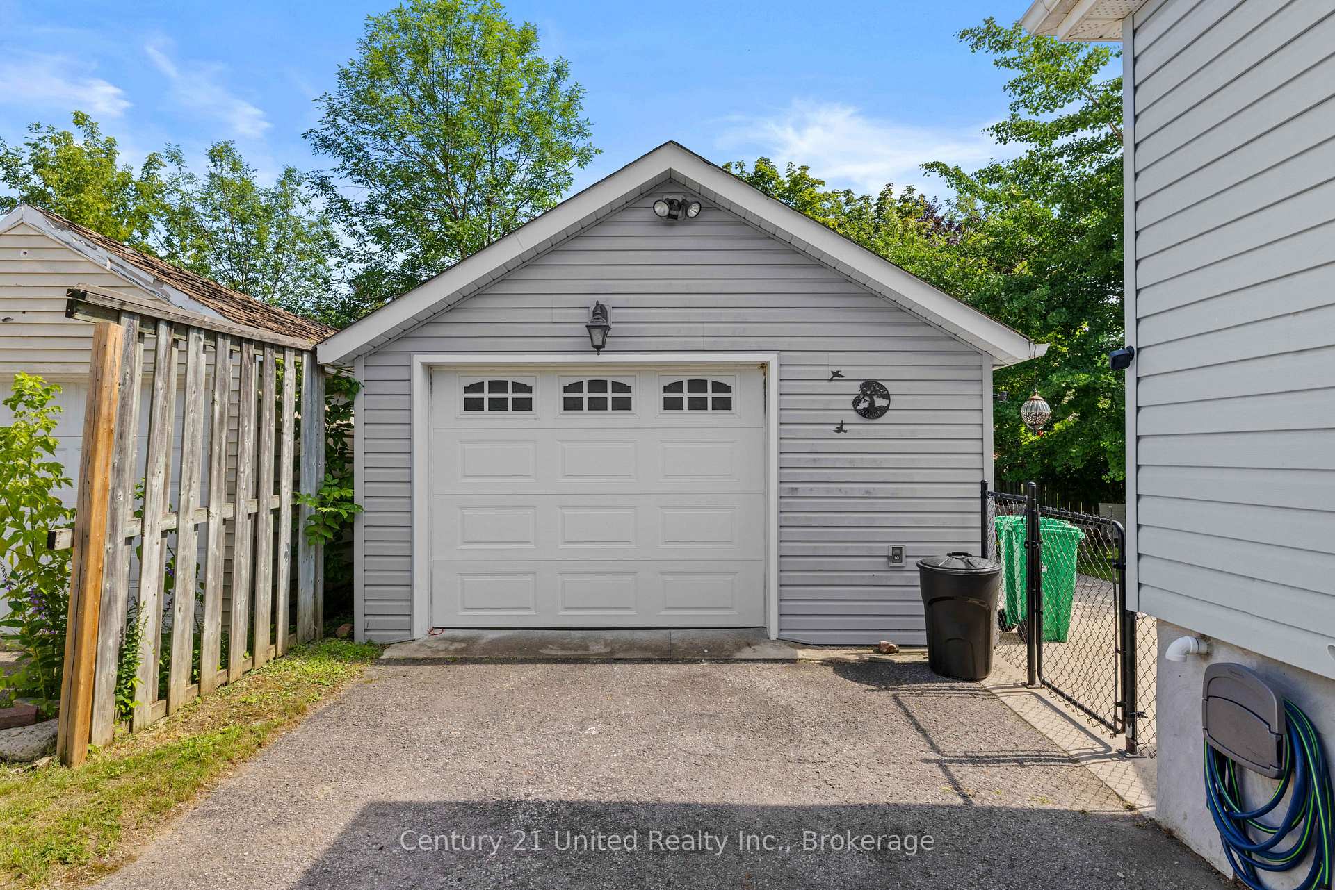 Photo 3 of 525 Howden Street, Peterborough, Otonabee Ward 1 — HOMEH