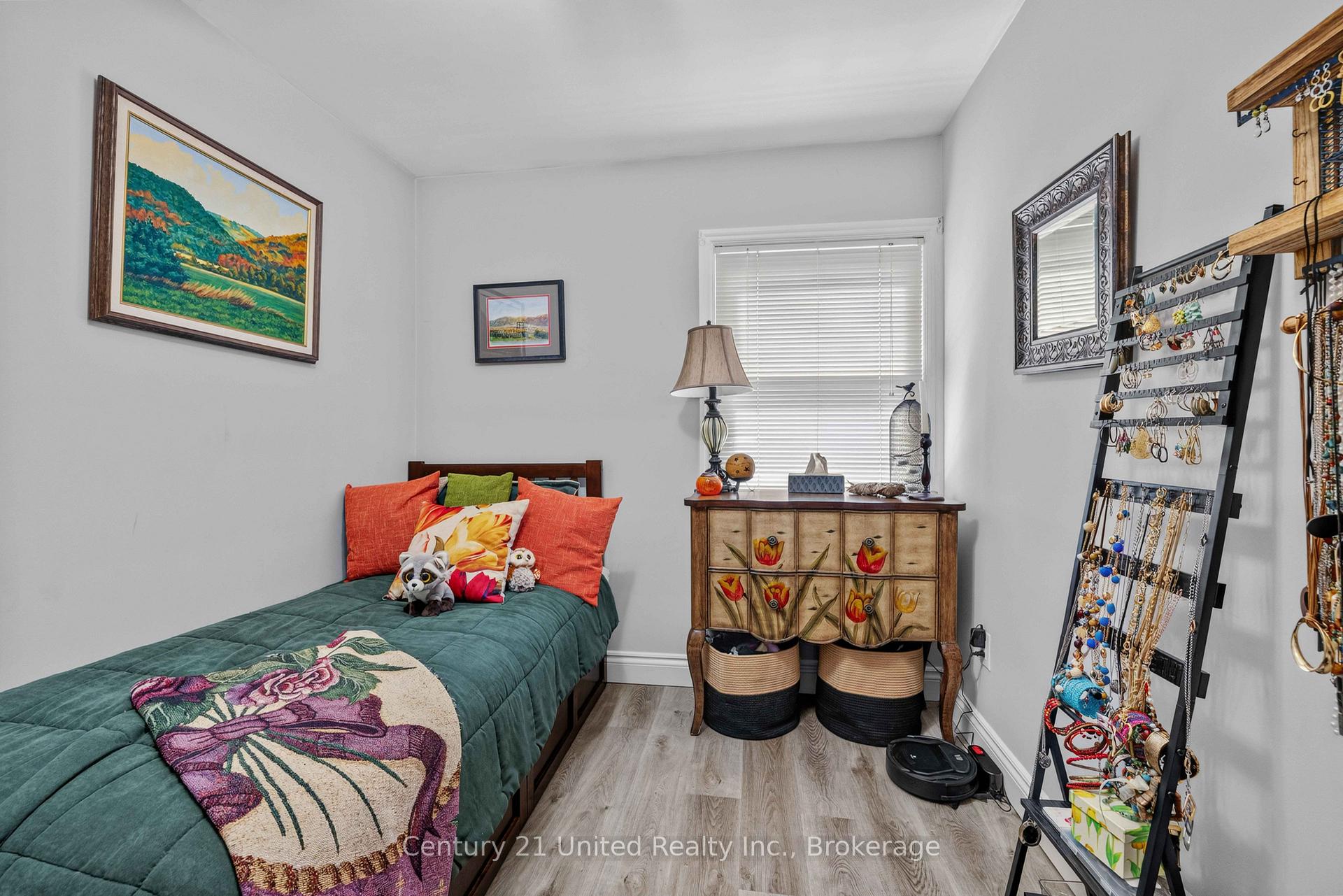 Photo 19 of 525 Howden Street, Peterborough, Otonabee Ward 1 — HOMEH