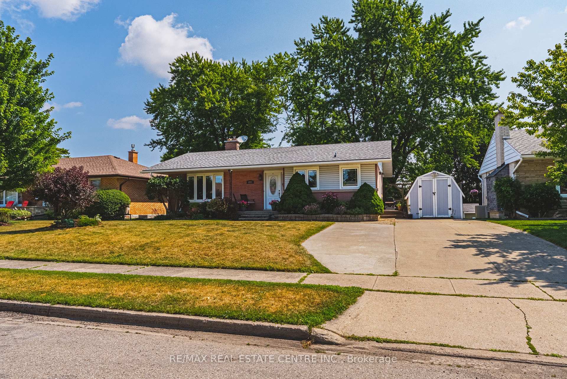 Photo 3 of 1821 Biscayne Drive, Cambridge, Galt City Centre — HOMEH