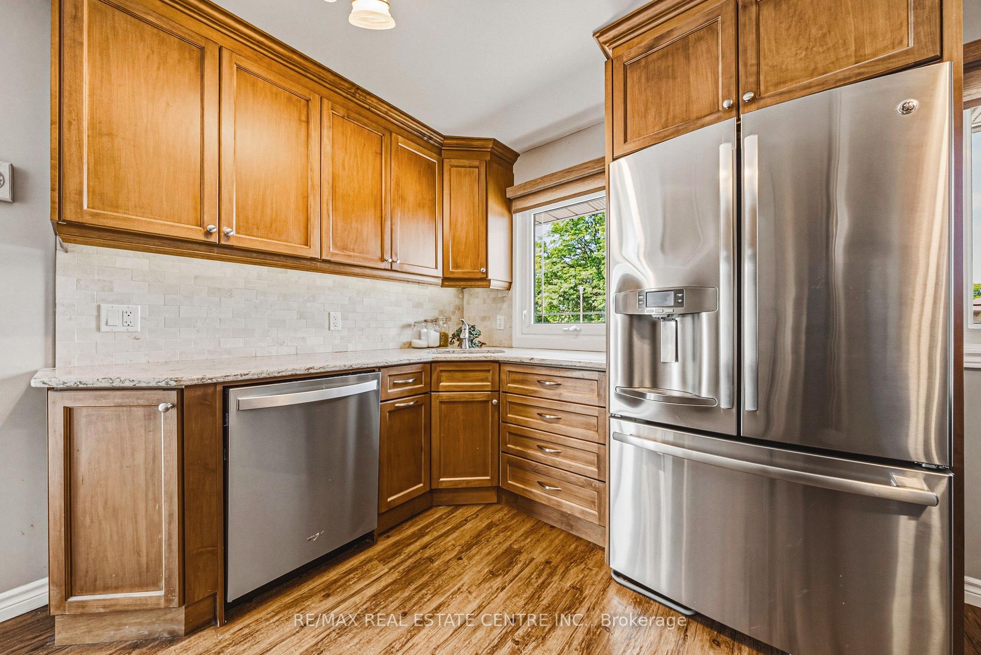 Photo 10 of 1821 Biscayne Drive, Cambridge, Galt City Centre — HOMEH