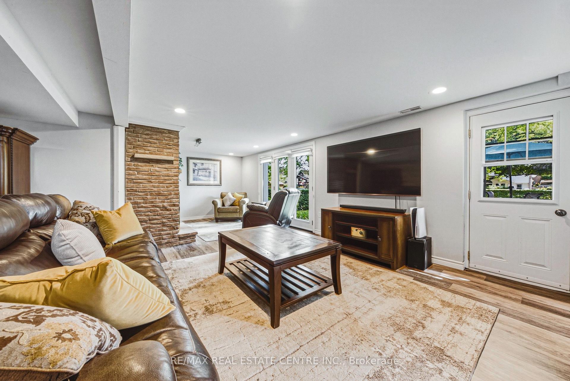 Photo 19 of 1821 Biscayne Drive, Cambridge, Galt City Centre — HOMEH