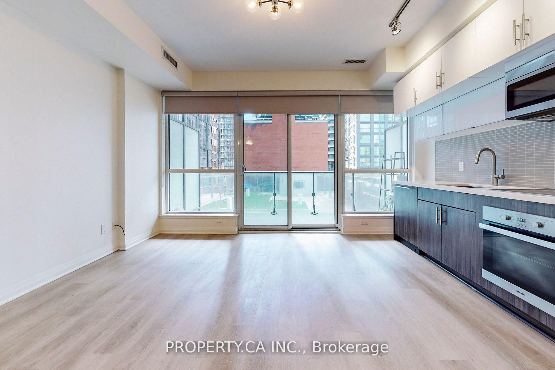 Photo 5 of Unit 710, 8 Mercer Street, Toronto, Waterfront Communities — HOMEH