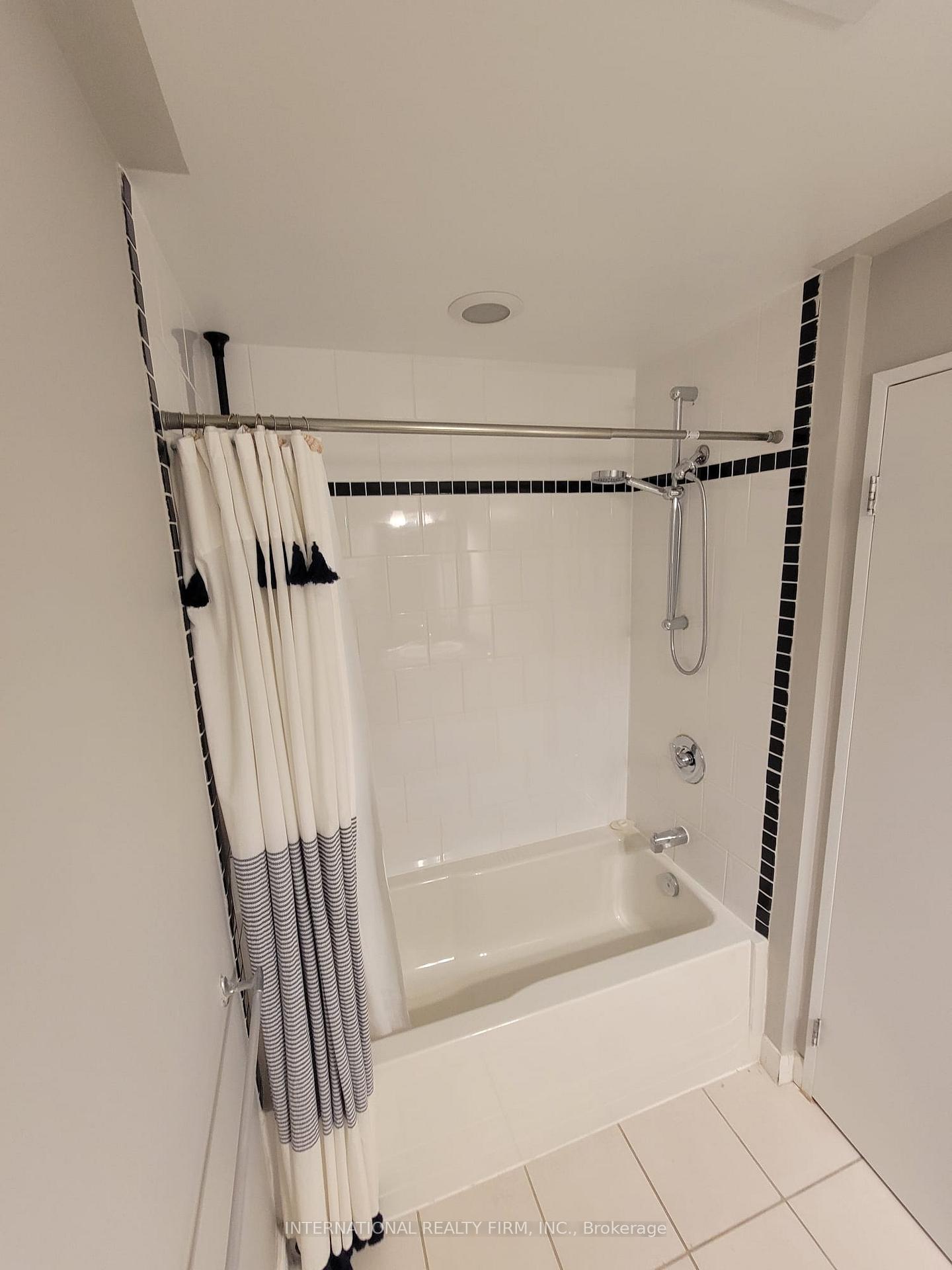 Photo 5 of Unit 3202, 33 Sheppard Avenue E, North York, Willowdale East — HOMEH