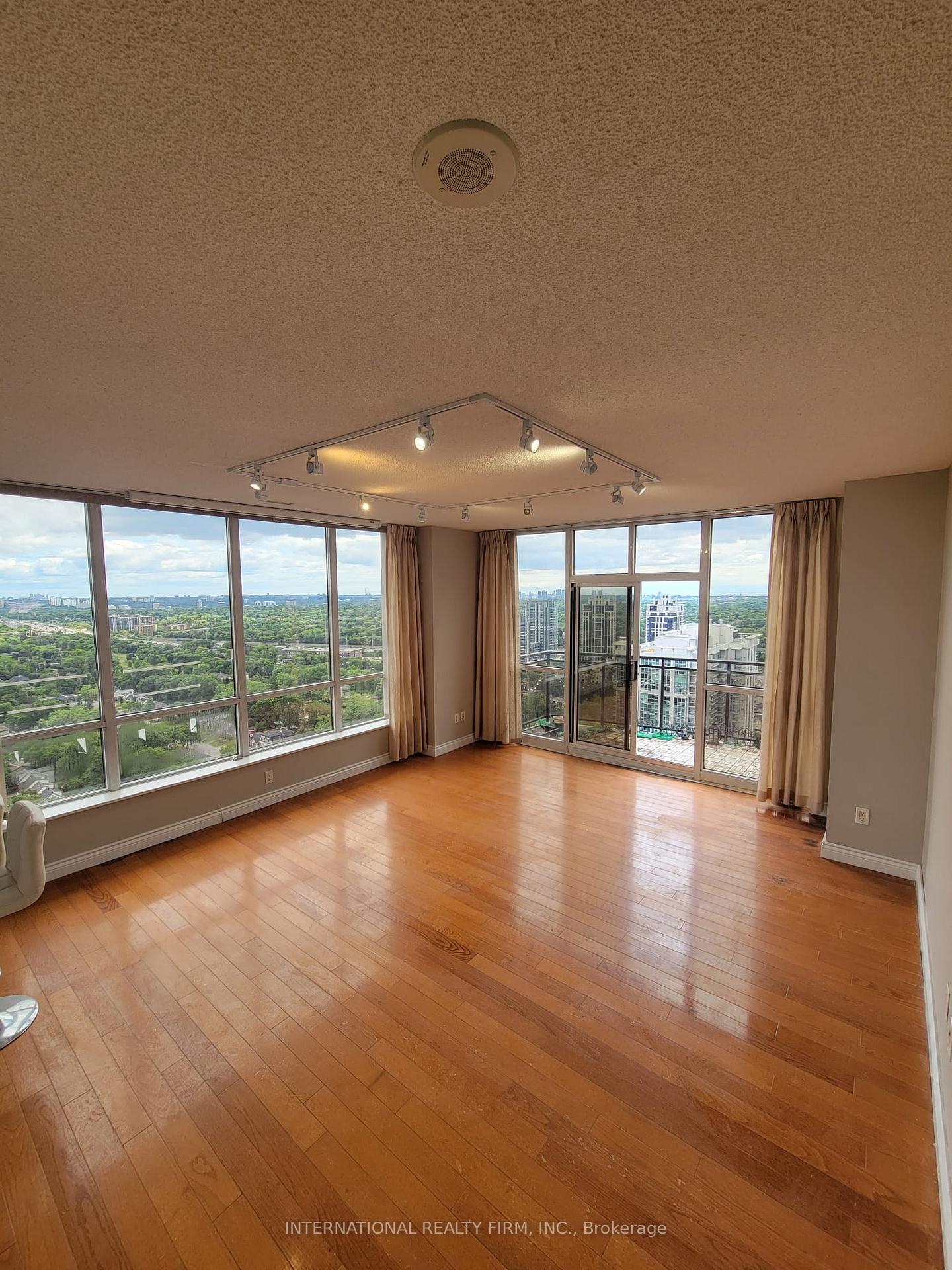 Photo 8 of Unit 3202, 33 Sheppard Avenue E, North York, Willowdale East — HOMEH