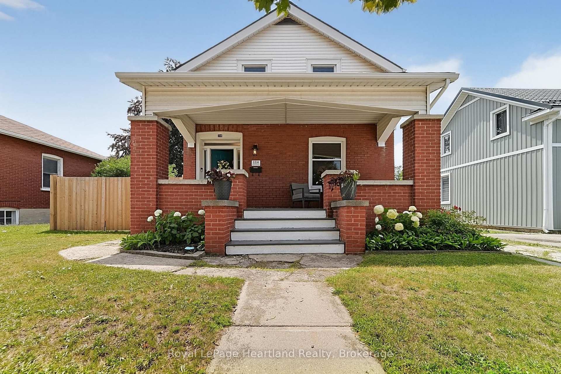 Photo of 114 Elgin Avenue E
