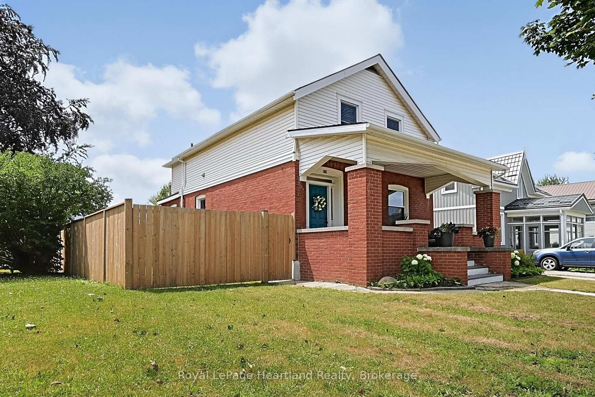 Photo 3 of 114 Elgin Avenue E, Goderich, Goderich (Town) — HOMEH
