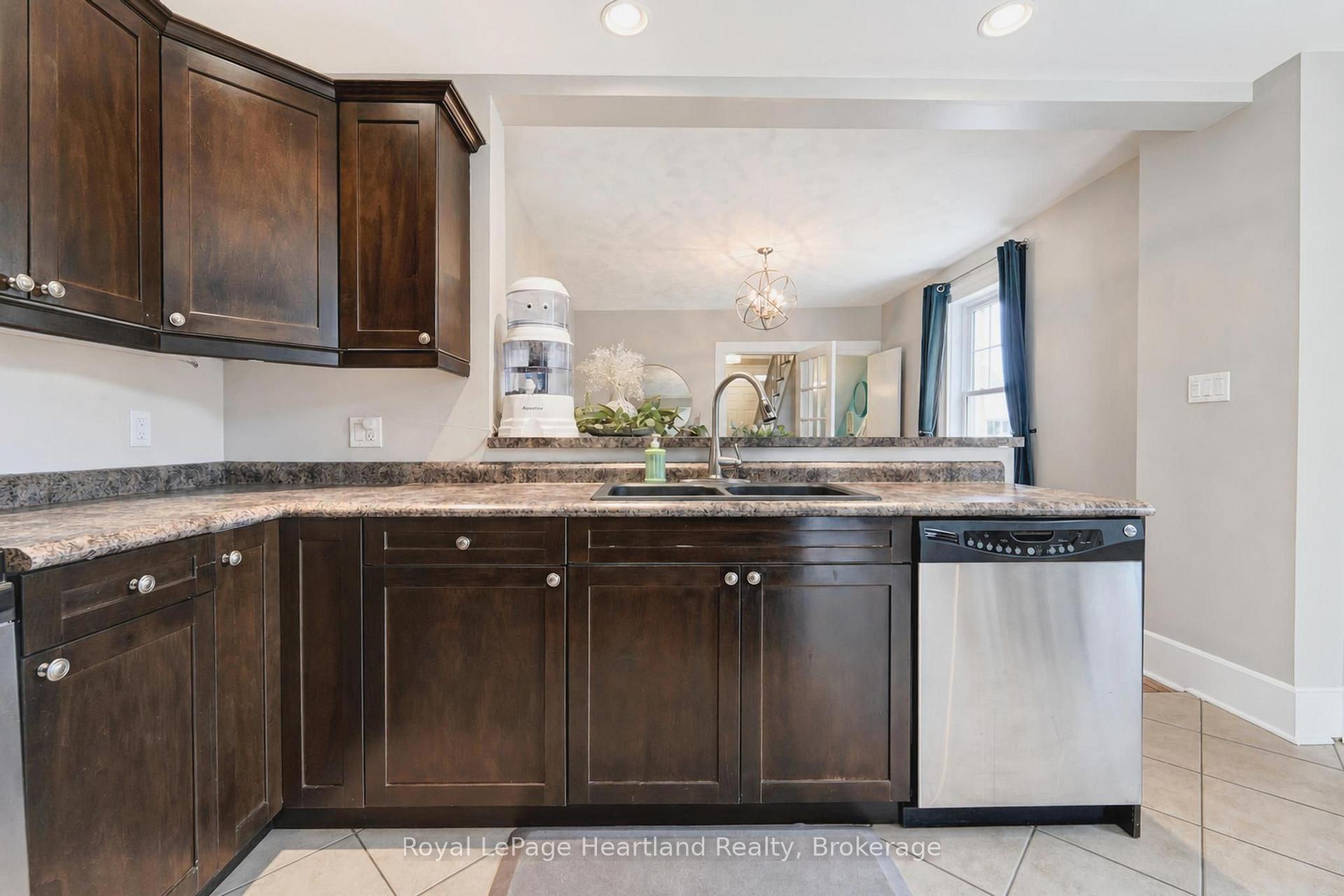 Photo 18 of 114 Elgin Avenue E, Goderich, Goderich (Town) — HOMEH