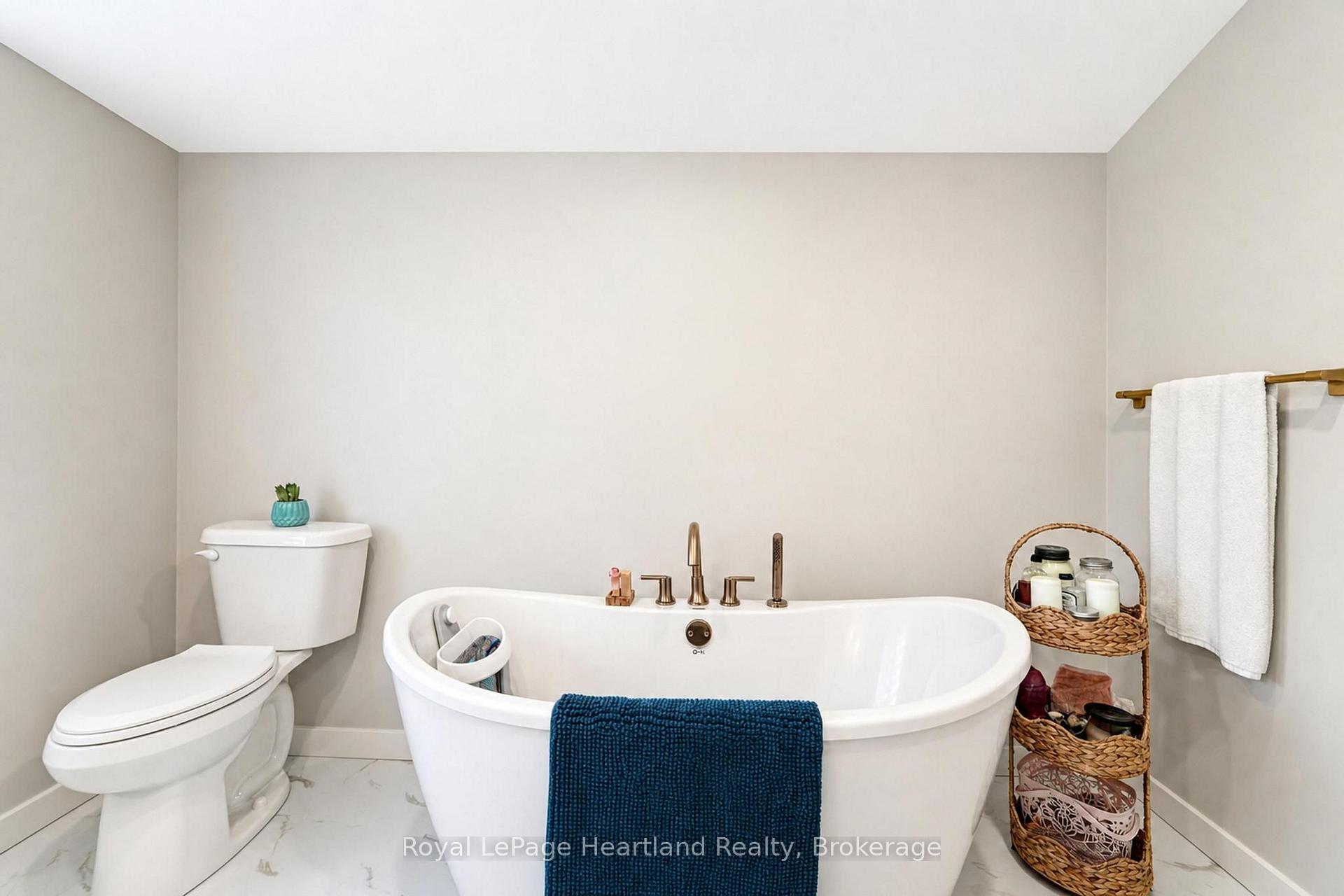 Photo 29 of 114 Elgin Avenue E, Goderich, Goderich (Town) — HOMEH