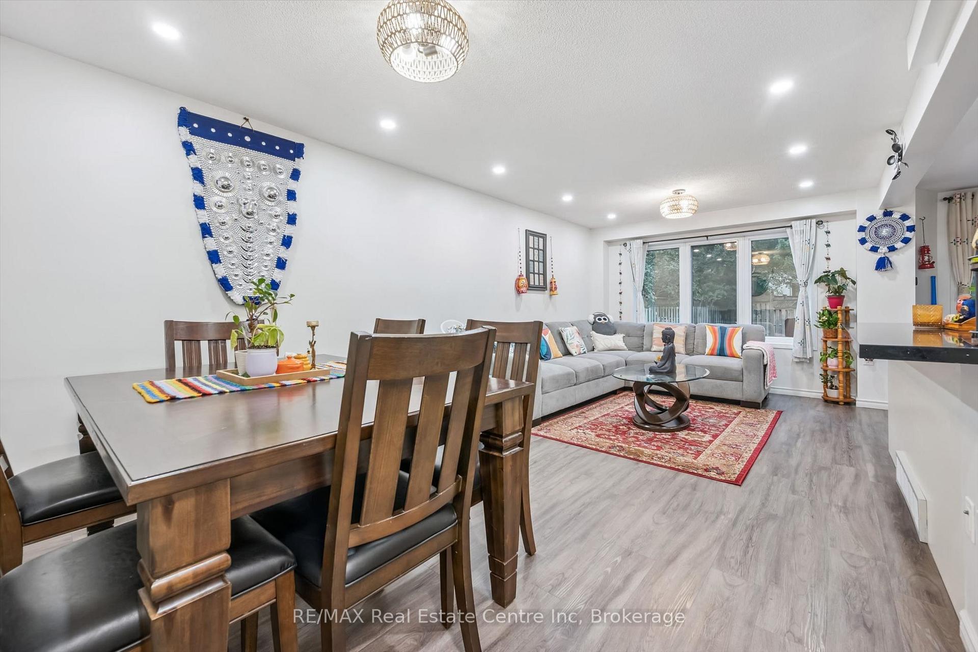 Photo 6 of 425 Exmoor Street, Waterloo, Bridgeport — HOMEH