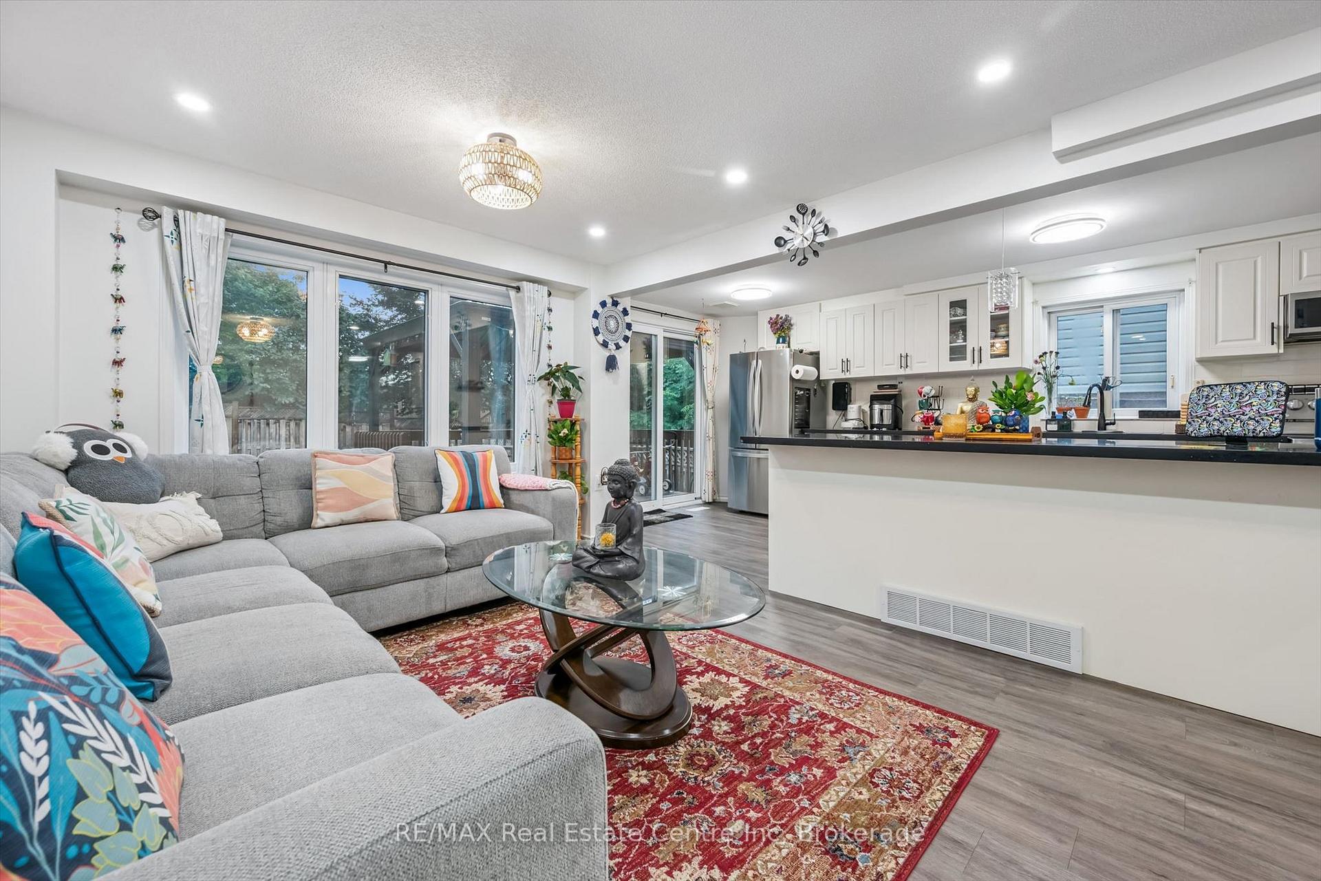 Photo 8 of 425 Exmoor Street, Waterloo, Bridgeport — HOMEH