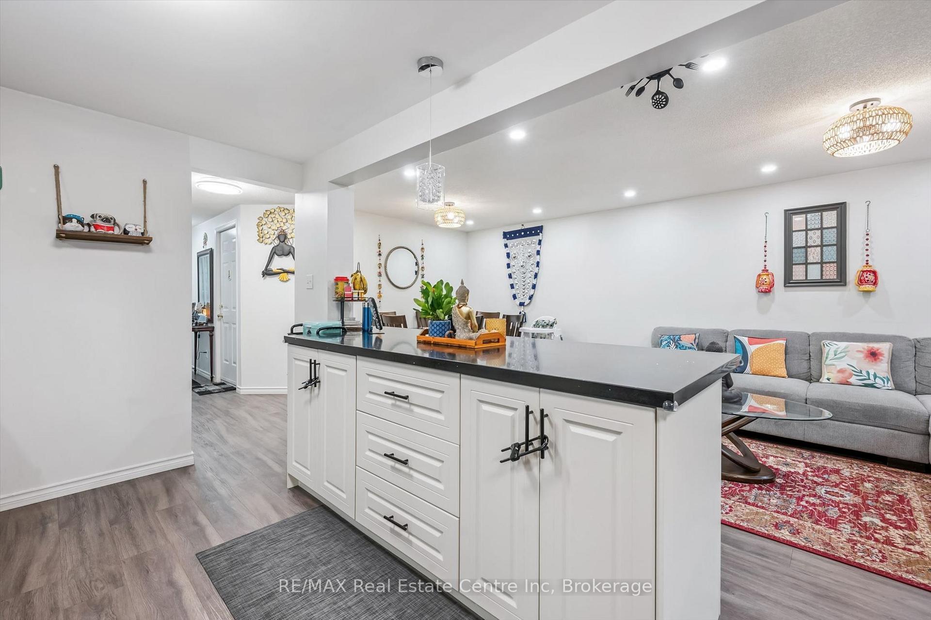 Photo 13 of 425 Exmoor Street, Waterloo, Bridgeport — HOMEH