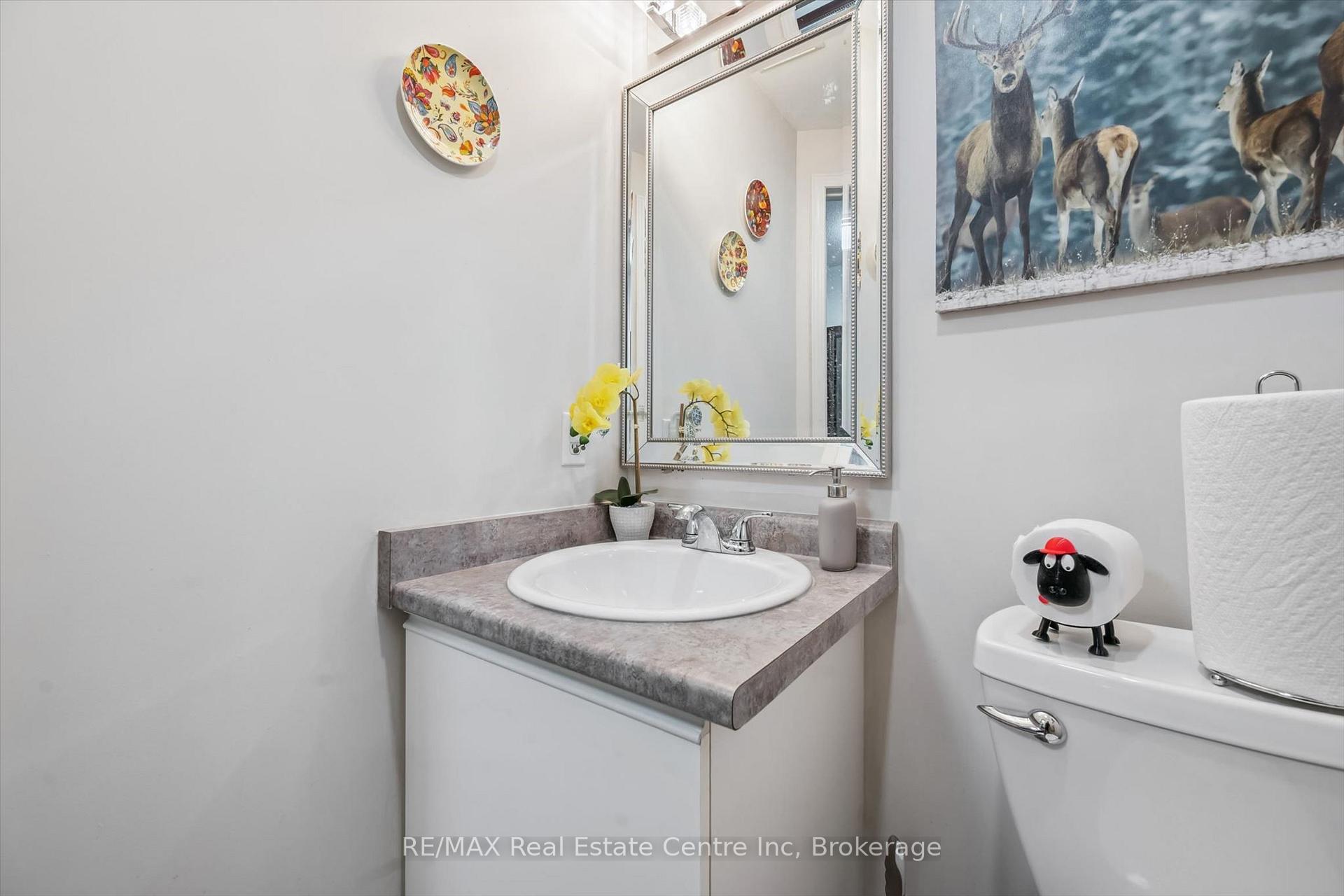 Photo 14 of 425 Exmoor Street, Waterloo, Bridgeport — HOMEH