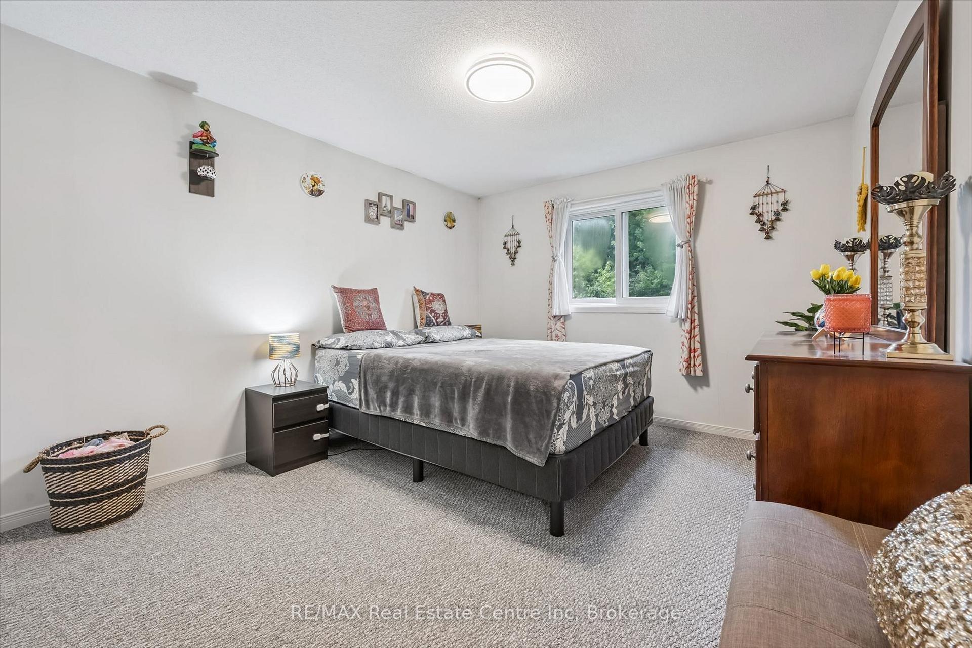 Photo 18 of 425 Exmoor Street, Waterloo, Bridgeport — HOMEH