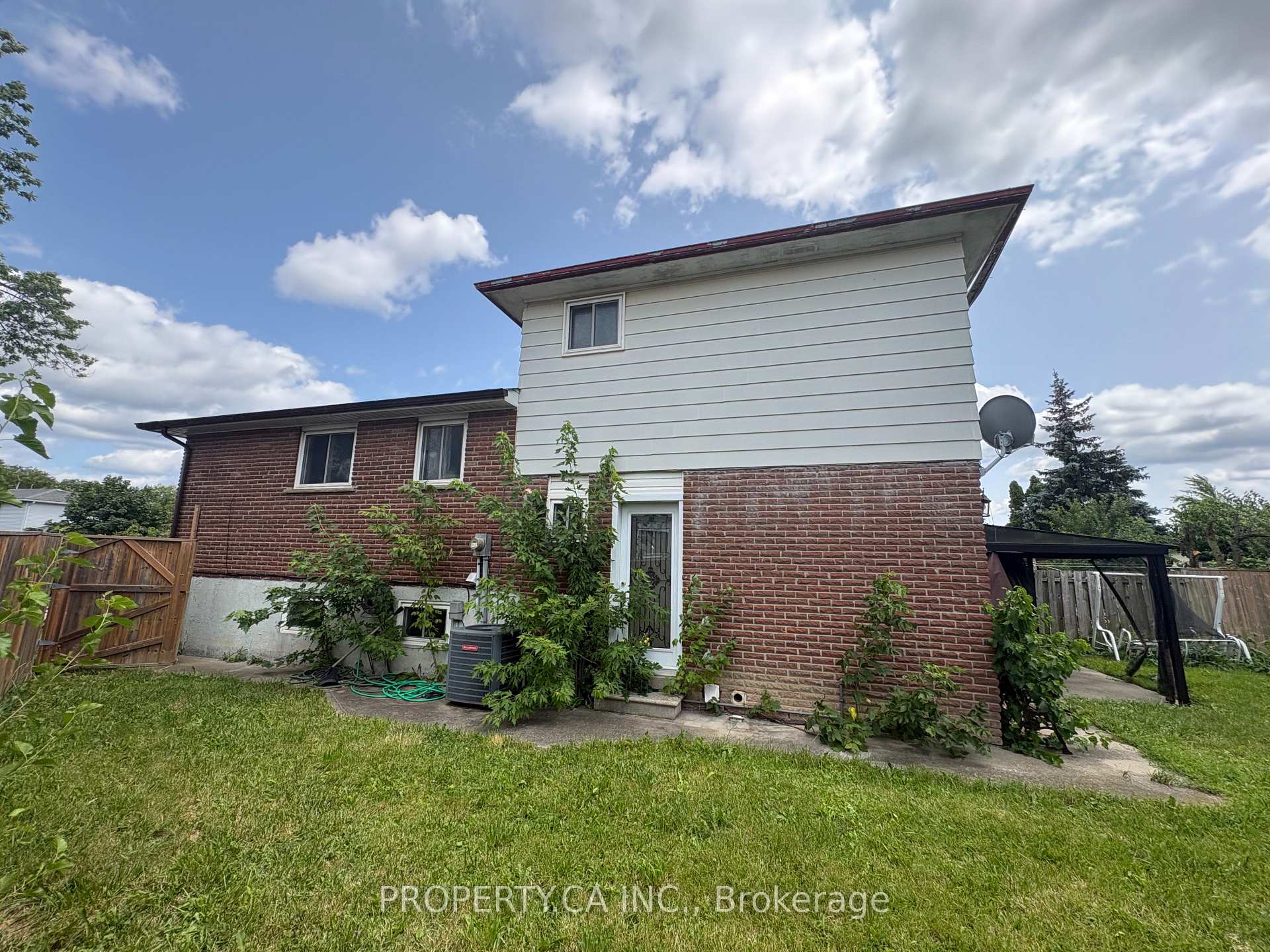Photo 3 of 682 Eaglemount Crescent, Mississauga, Erindale — HOMEH