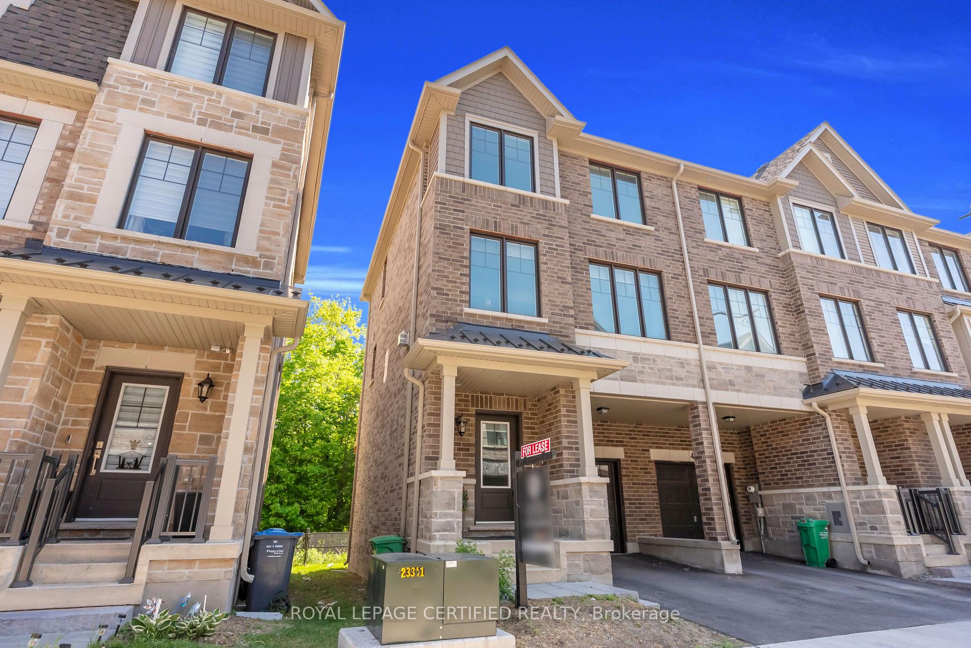 Photo 3 of 45 Folcroft Street, Brampton, Credit Valley — HOMEH