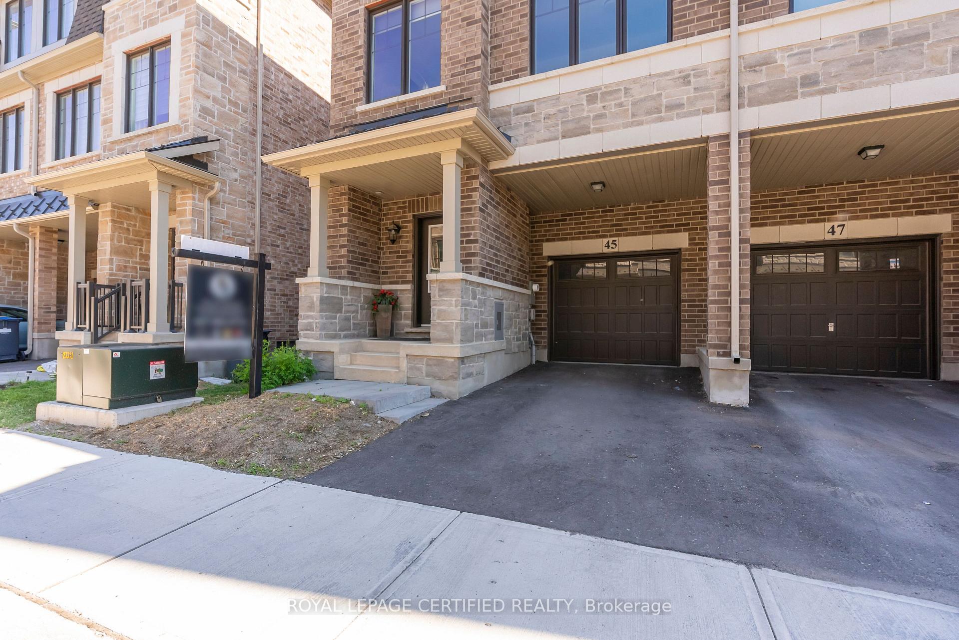 Photo 4 of 45 Folcroft Street, Brampton, Credit Valley — HOMEH