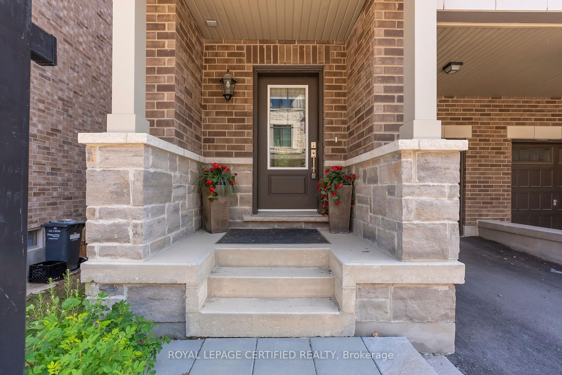 Photo 5 of 45 Folcroft Street, Brampton, Credit Valley — HOMEH