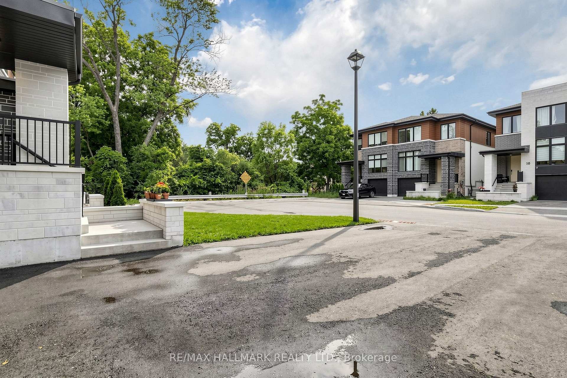 Photo 8 of 15 Direzze Court, Richmond Hill, Mill Pond — HOMEH