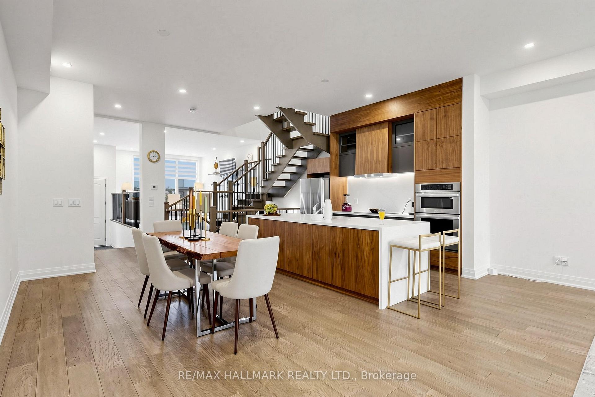 Photo 23 of 15 Direzze Court, Richmond Hill, Mill Pond — HOMEH