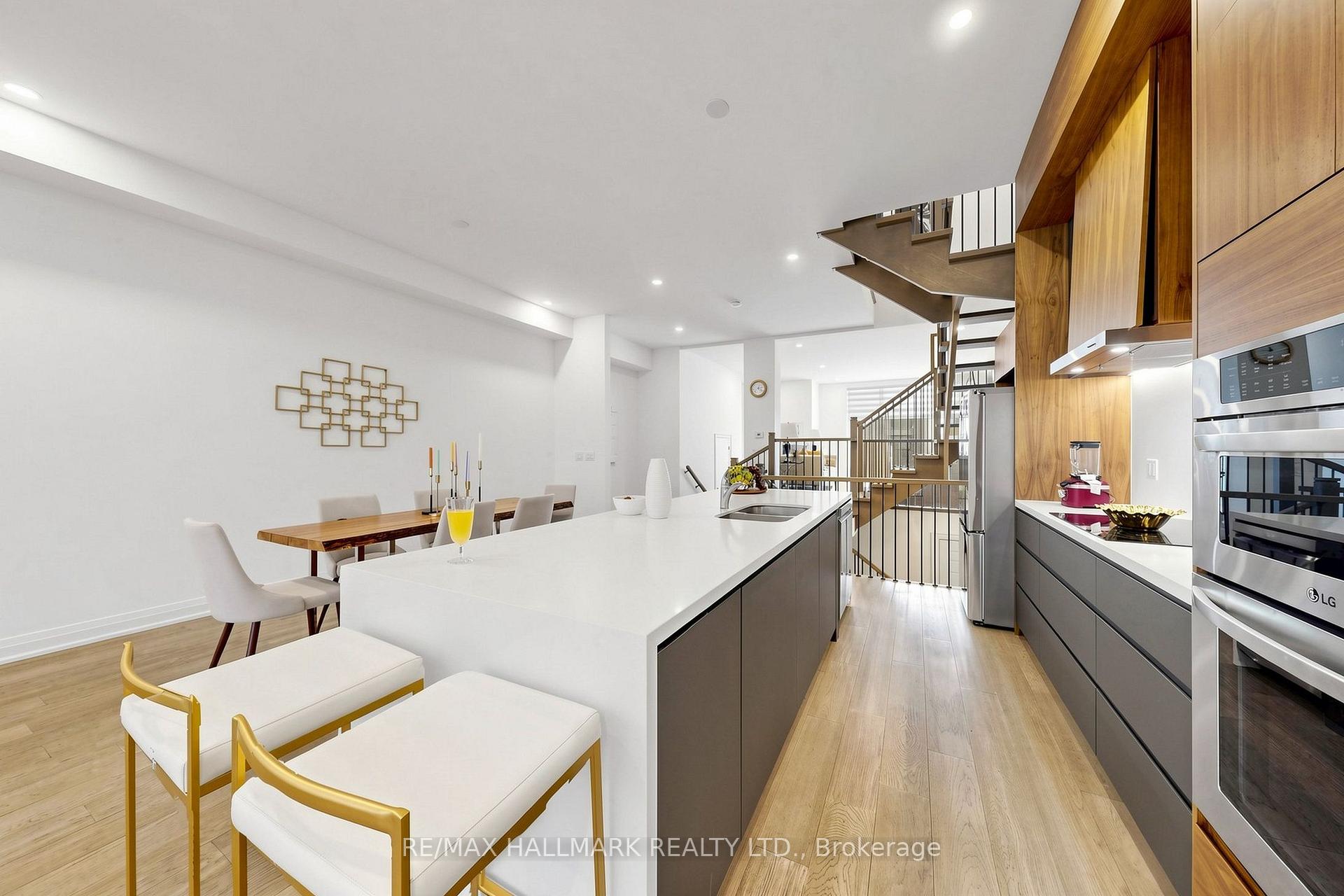 Photo 29 of 15 Direzze Court, Richmond Hill, Mill Pond — HOMEH