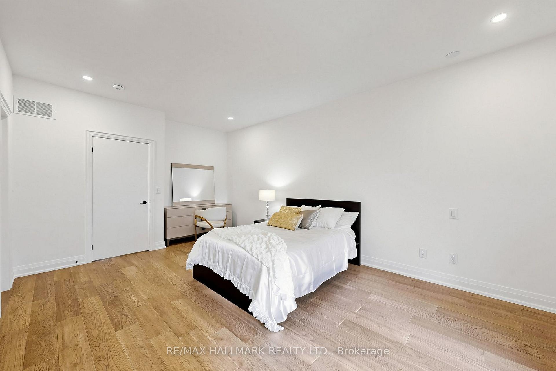 Photo 47 of 15 Direzze Court, Richmond Hill, Mill Pond — HOMEH