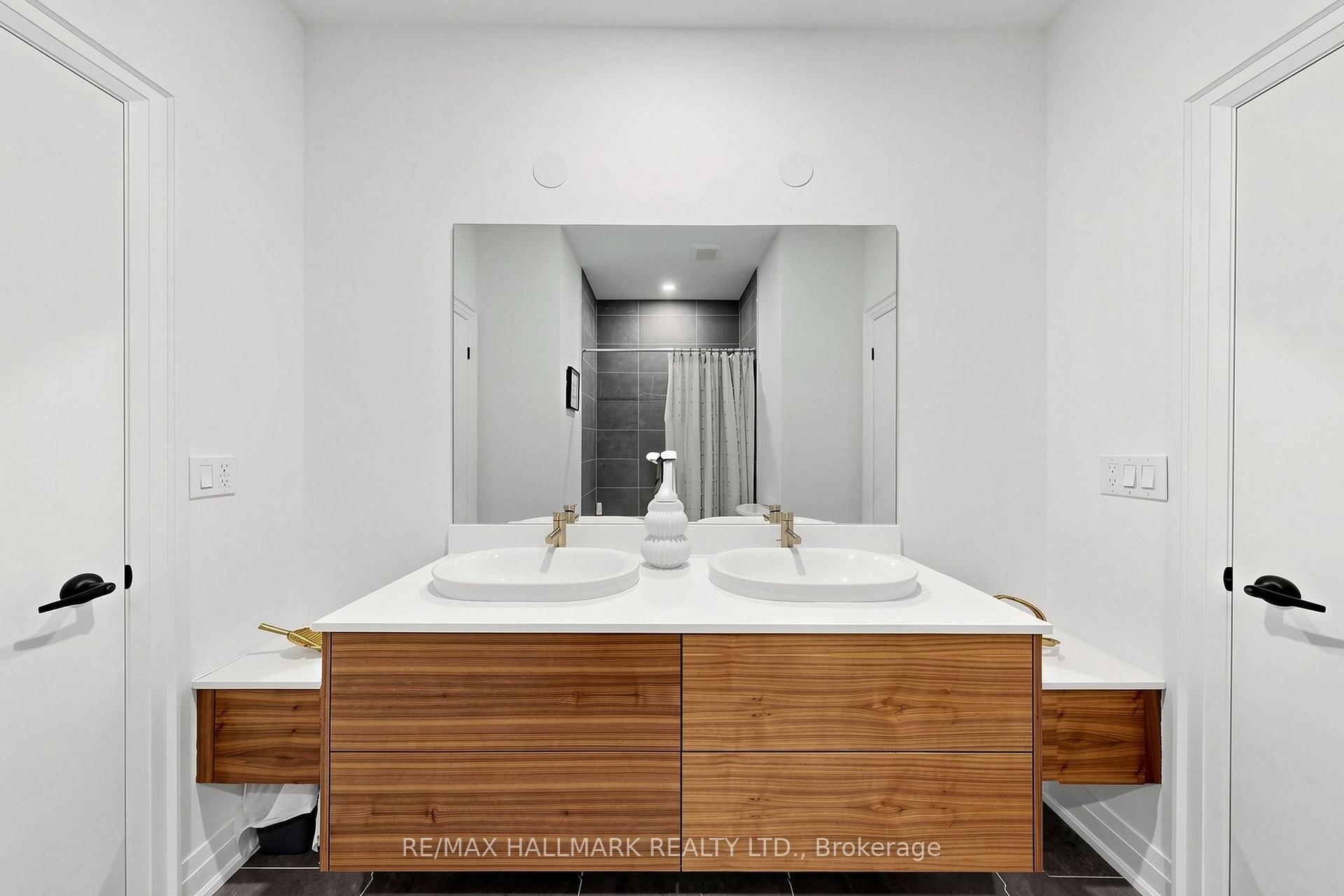 Photo 61 of 15 Direzze Court, Richmond Hill, Mill Pond — HOMEH