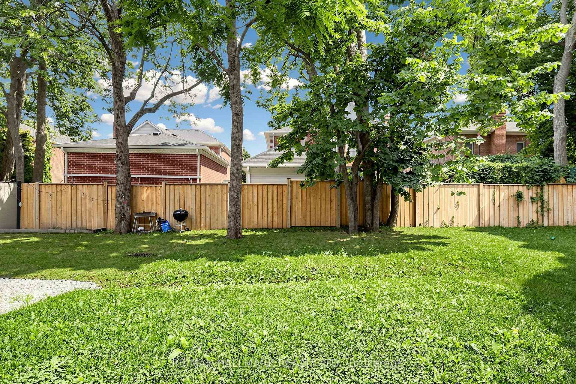 Photo 13 of 15 Direzze Court, Richmond Hill, Mill Pond — HOMEH