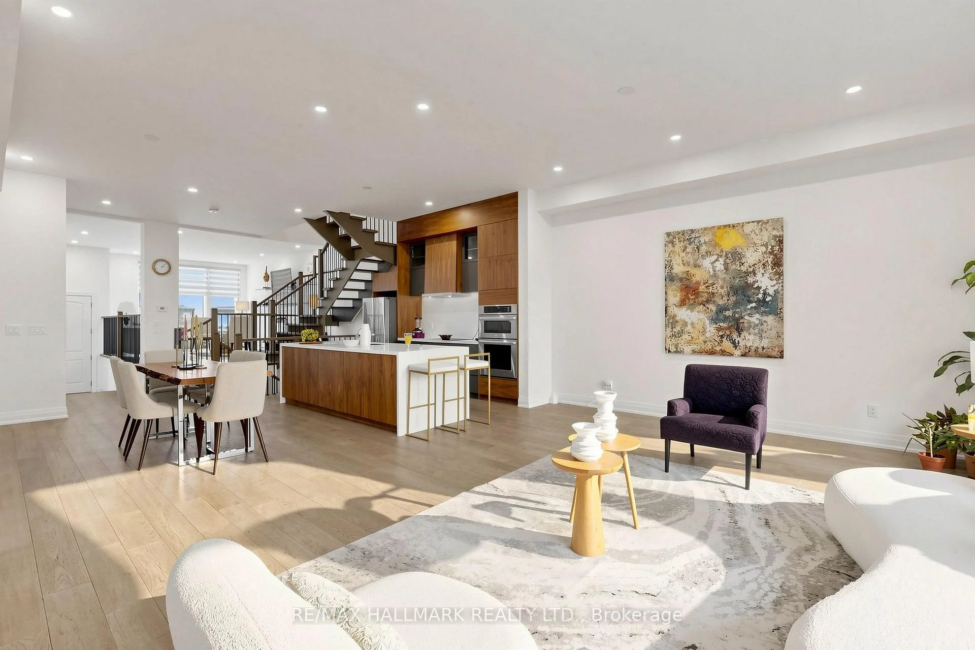 Photo 2 of 15 Direzze Court, Richmond Hill, Mill Pond — HOMEH