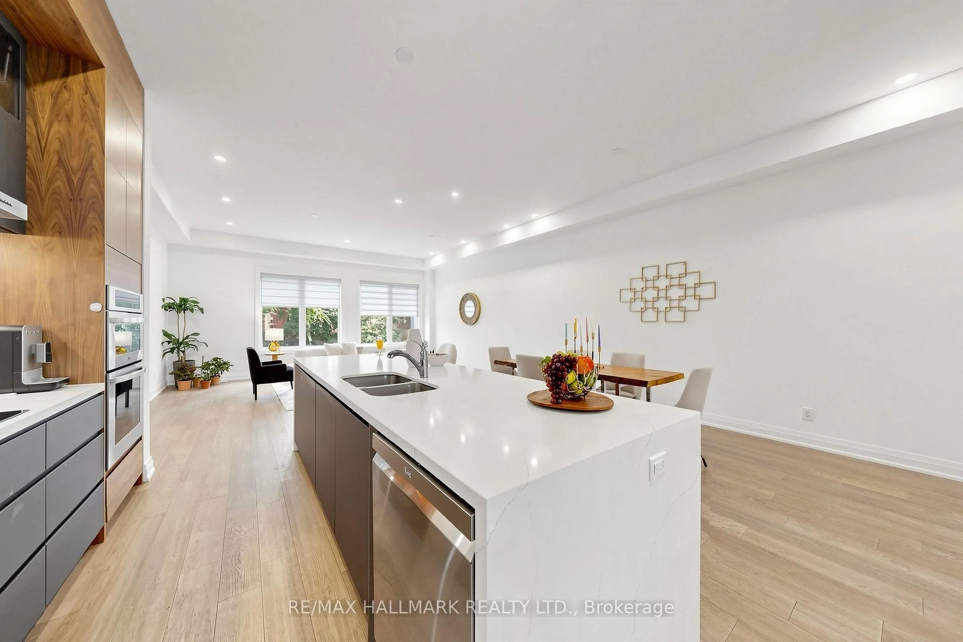 Photo 7 of 15 Direzze Court, Richmond Hill, Mill Pond — HOMEH