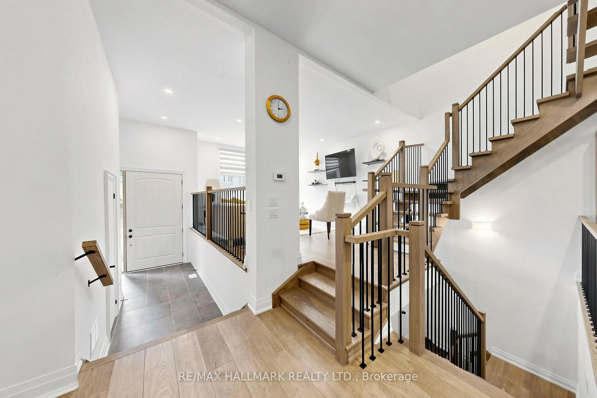 Photo 10 of 15 Direzze Court, Richmond Hill, Mill Pond — HOMEH