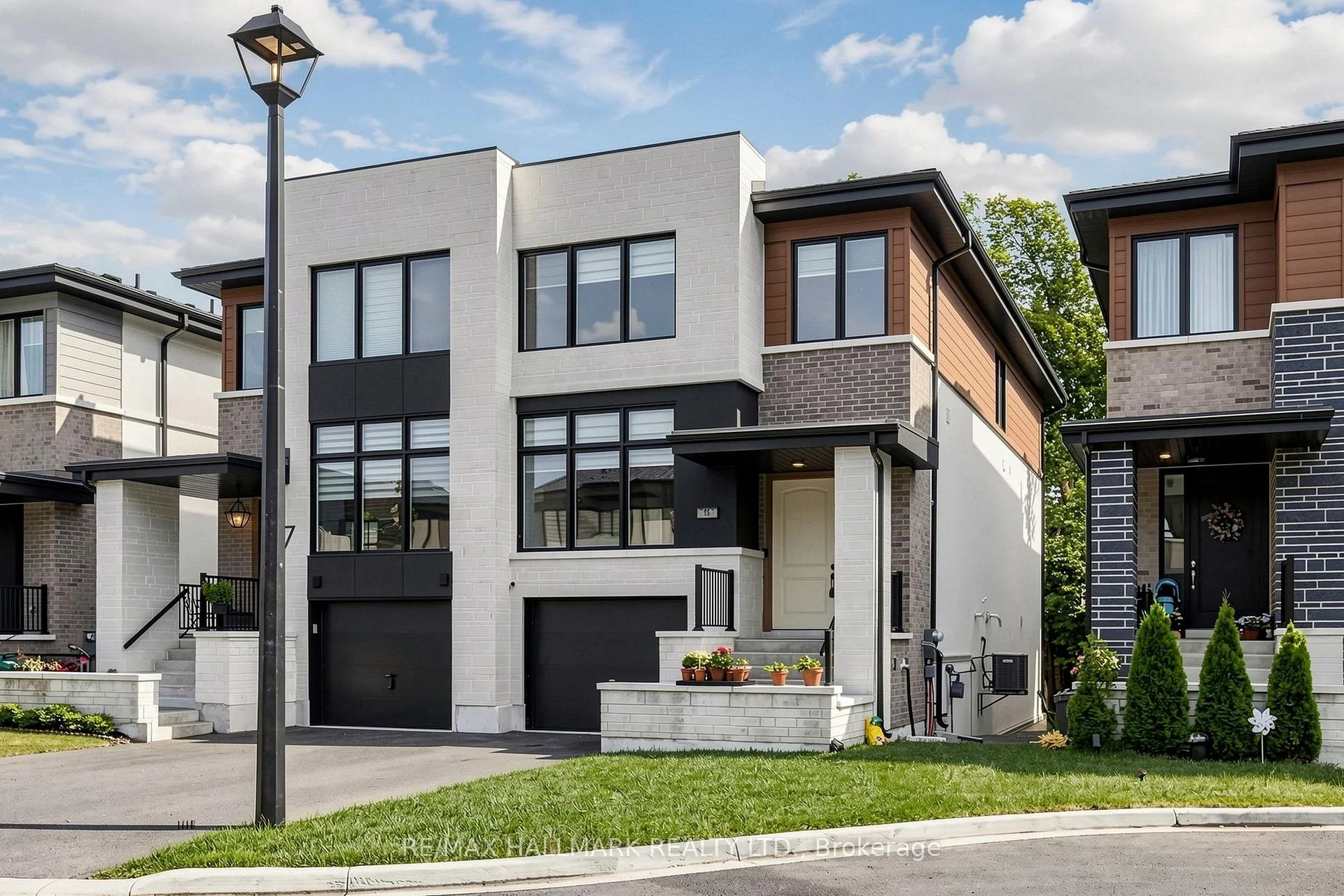 Photo 24 of 15 Direzze Court, Richmond Hill, Mill Pond — HOMEH